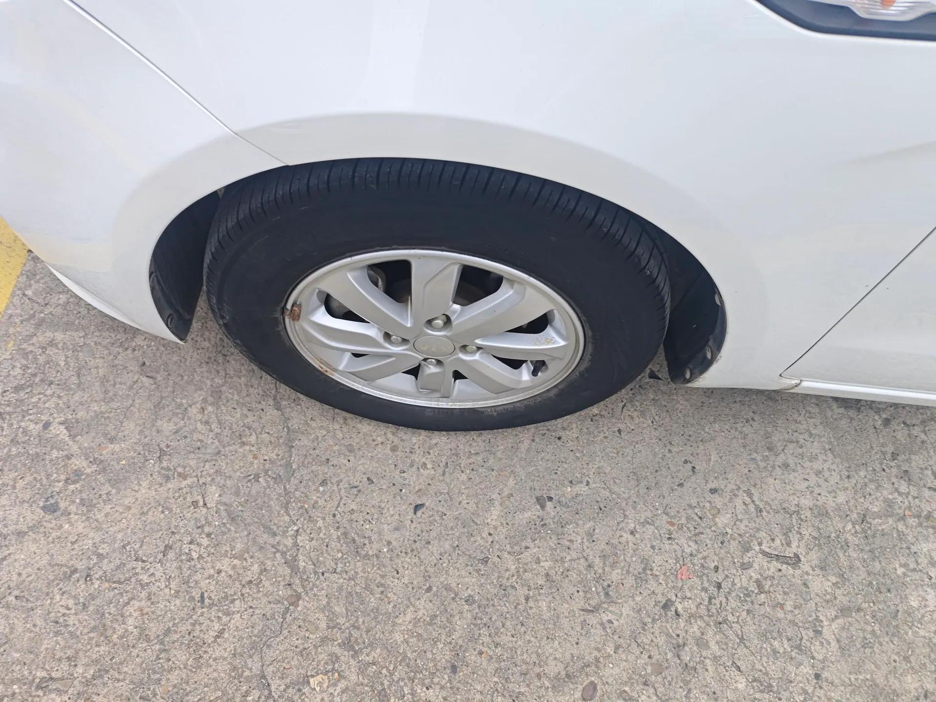 Kia K2 2015 Sedan 1.4L Automatic GLS — миниатюра 8