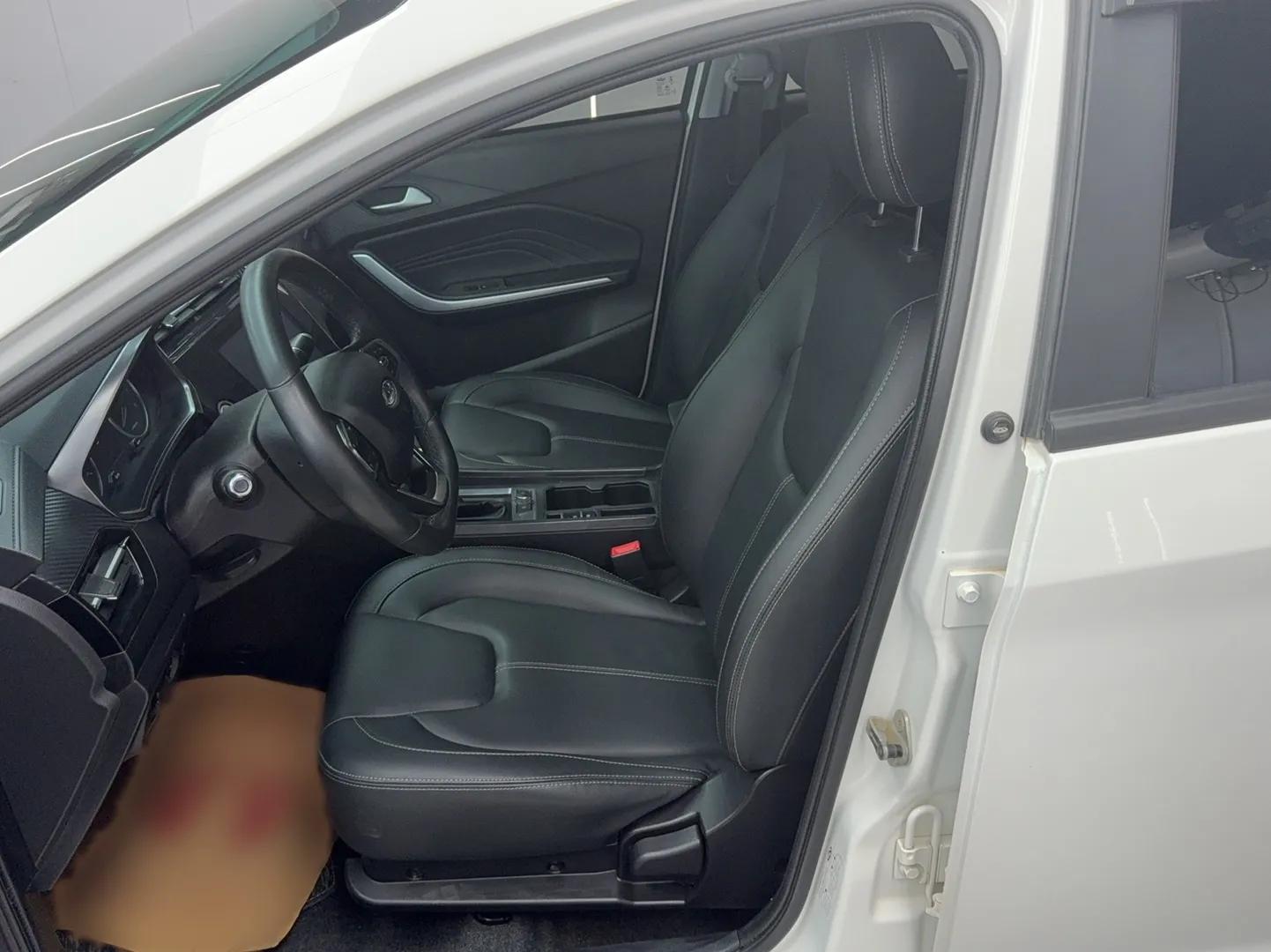 Chery Tiggo 3X 2021 PLUS 1.5L CVT Thrilling Red Date Edition — миниатюра 7