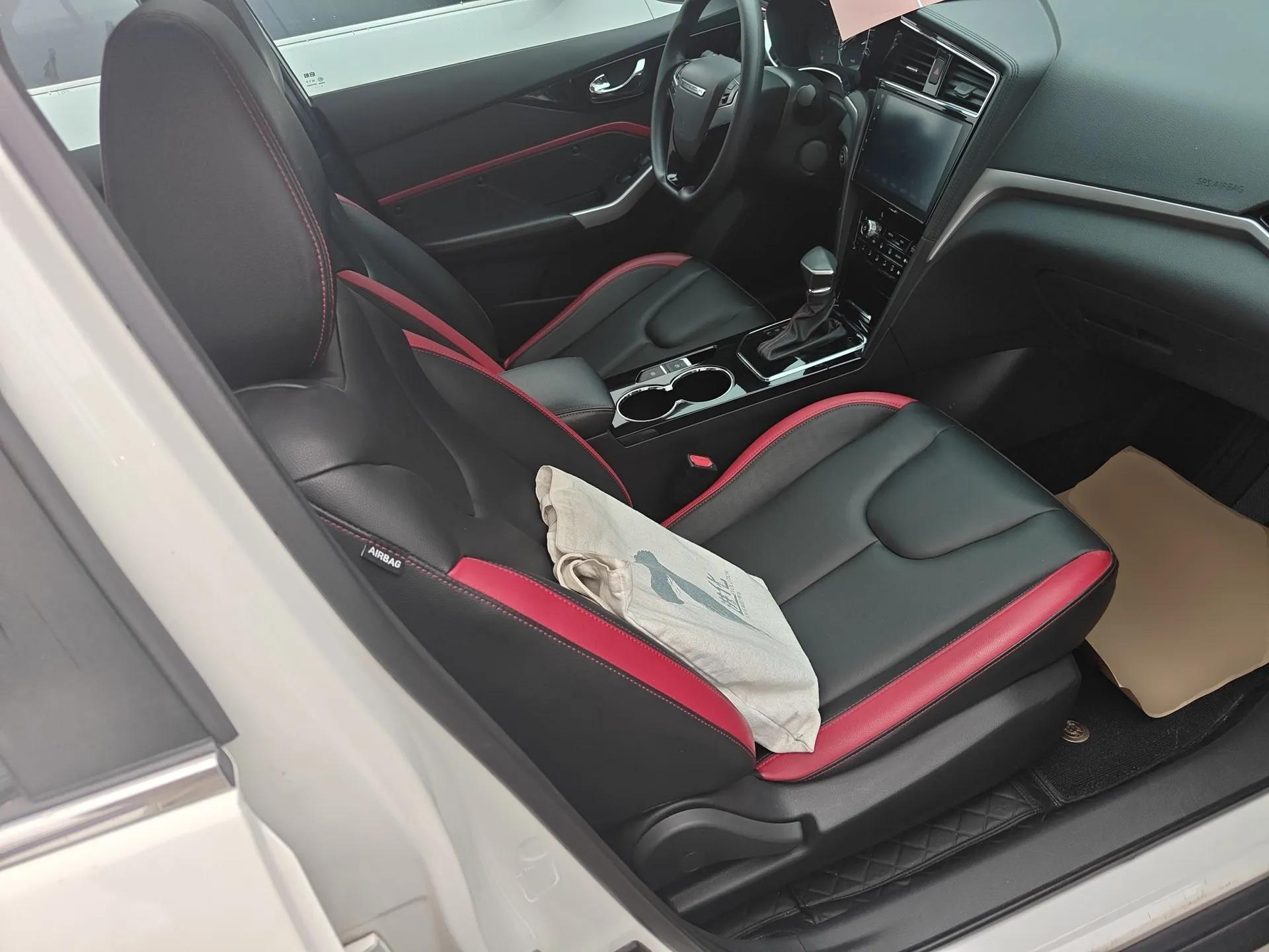 Venucia D60 2020 1.6L XL CVT Enjoyment Edition — миниатюра 23