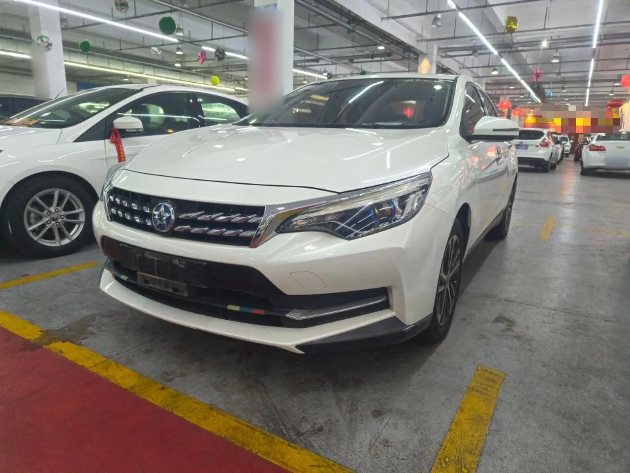 Venucia D60 2018 1.6L CVT Smart Connect Elite Edition — миниатюра 1