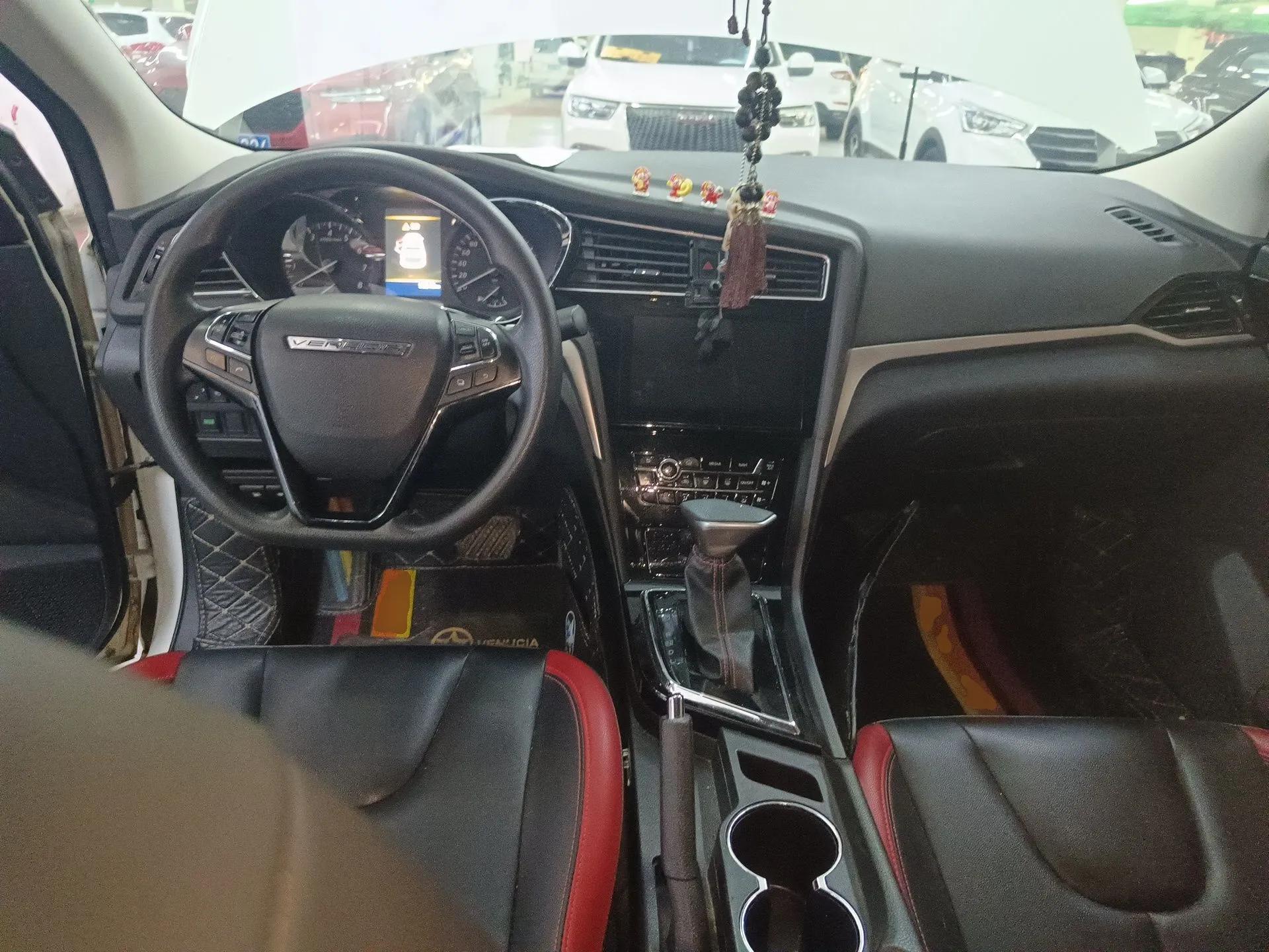 Venucia D60 2018 1.6L CVT Smart Connect Elite Edition — миниатюра 13