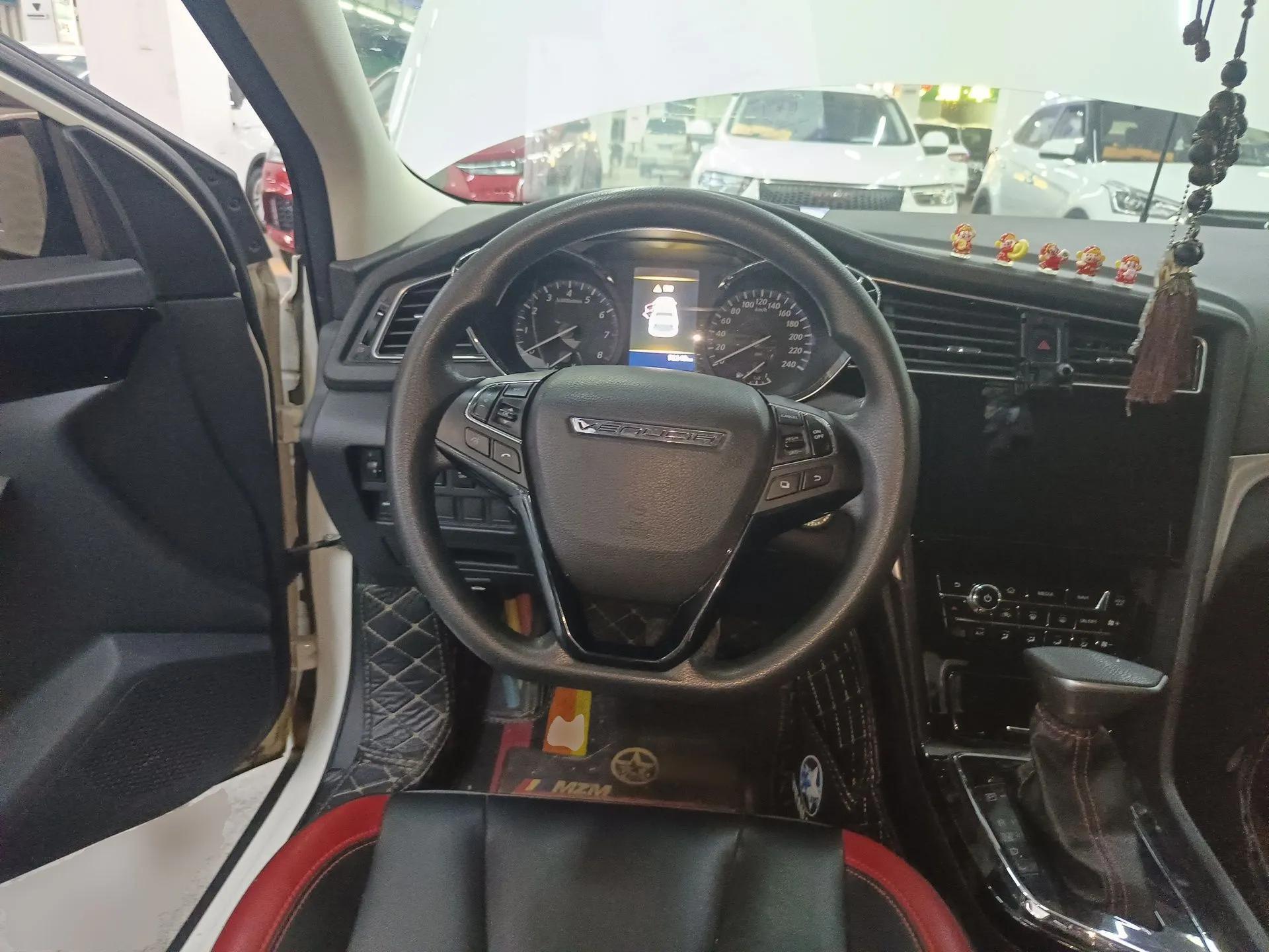 Venucia D60 2018 1.6L CVT Smart Connect Elite Edition — миниатюра 14