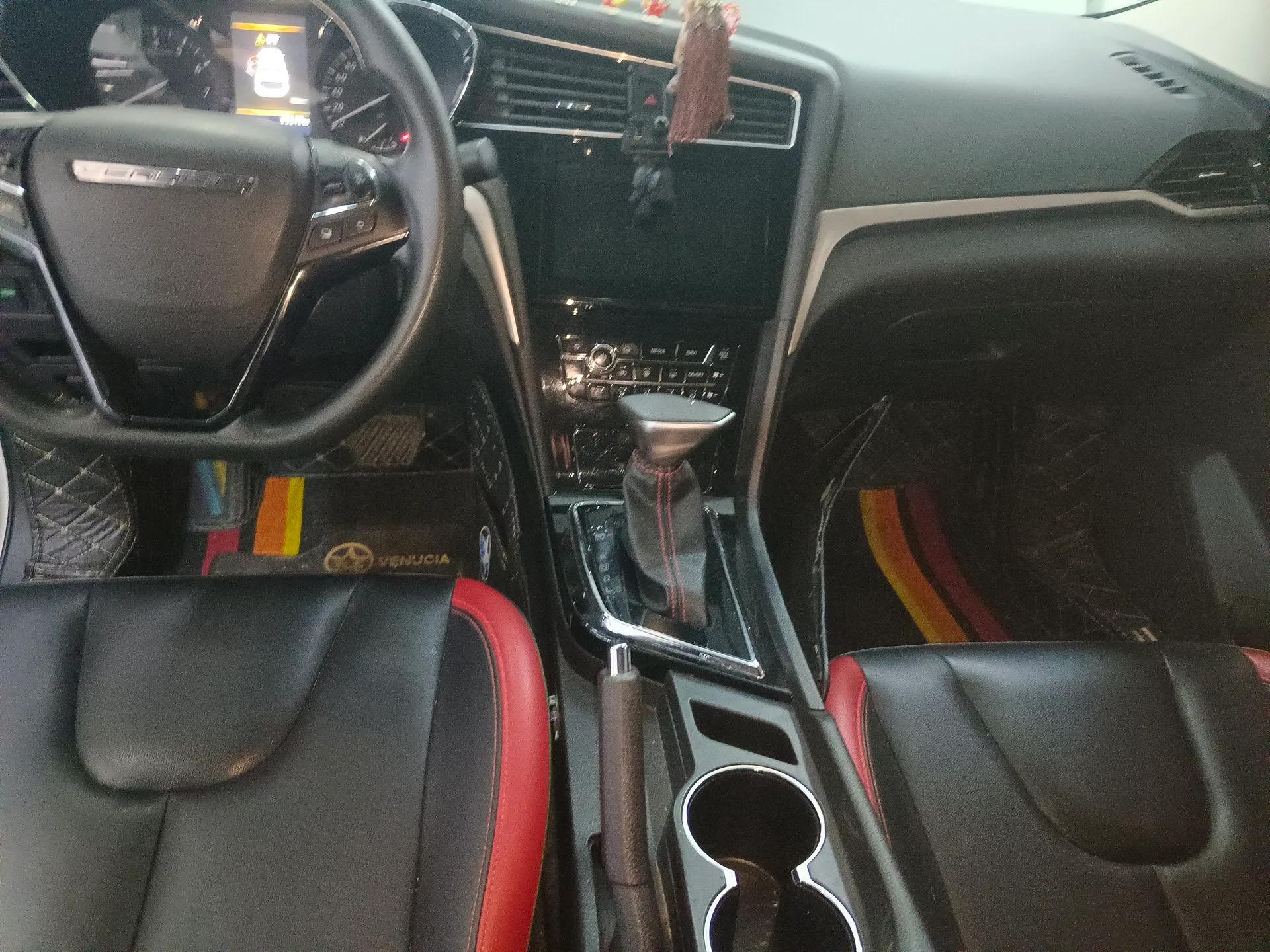 Venucia D60 2018 1.6L CVT Smart Connect Elite Edition — миниатюра 17