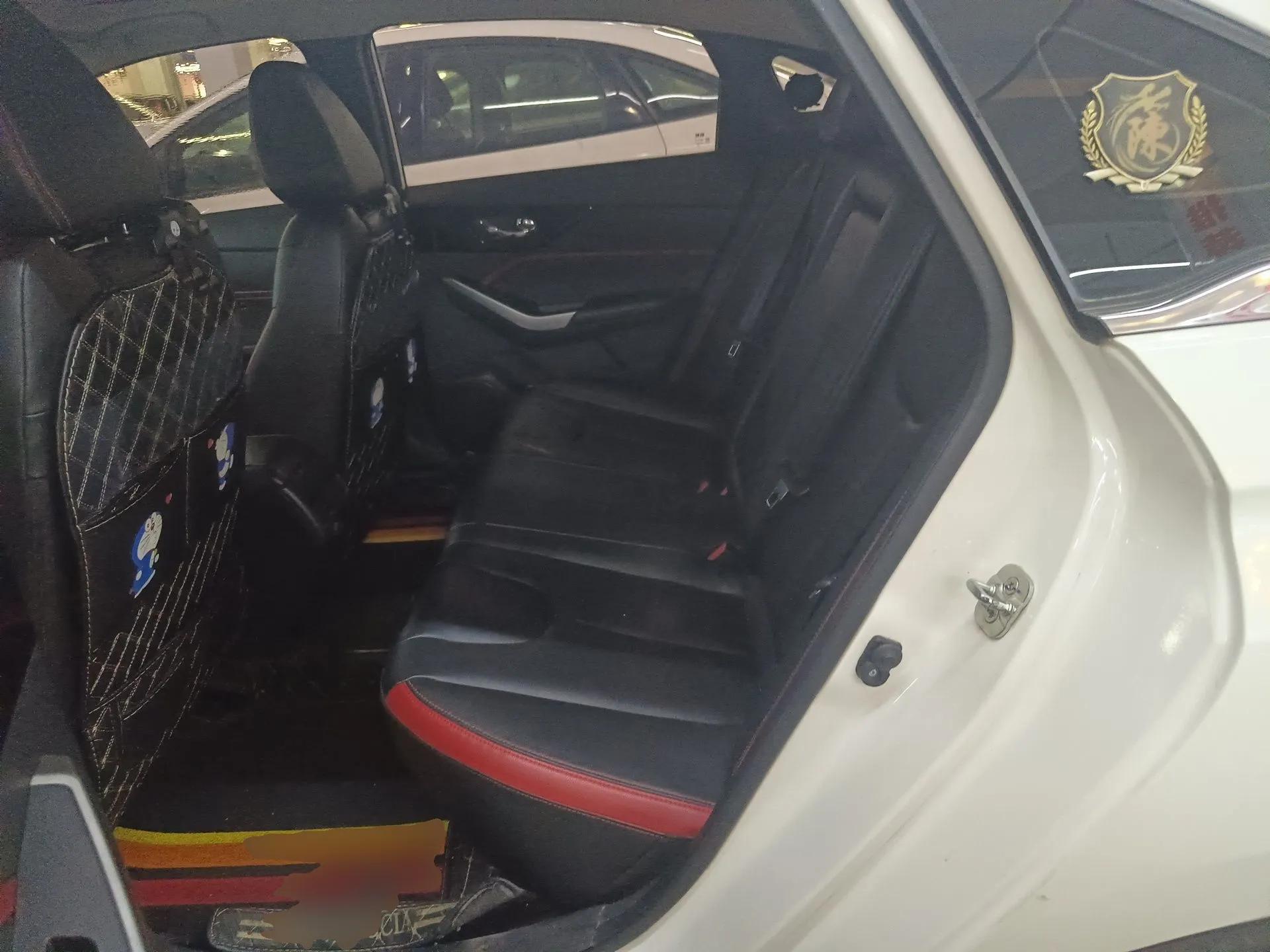 Venucia D60 2018 1.6L CVT Smart Connect Elite Edition — миниатюра 20