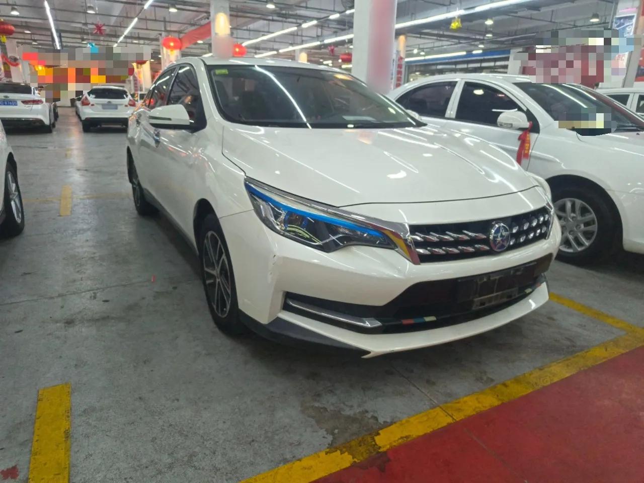 Venucia D60 2018 1.6L CVT Smart Connect Elite Edition — миниатюра 3