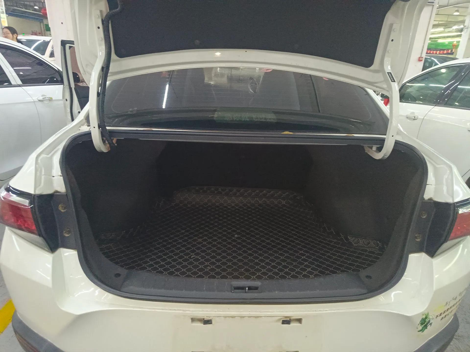 Venucia D60 2018 1.6L CVT Smart Connect Elite Edition — миниатюра 22