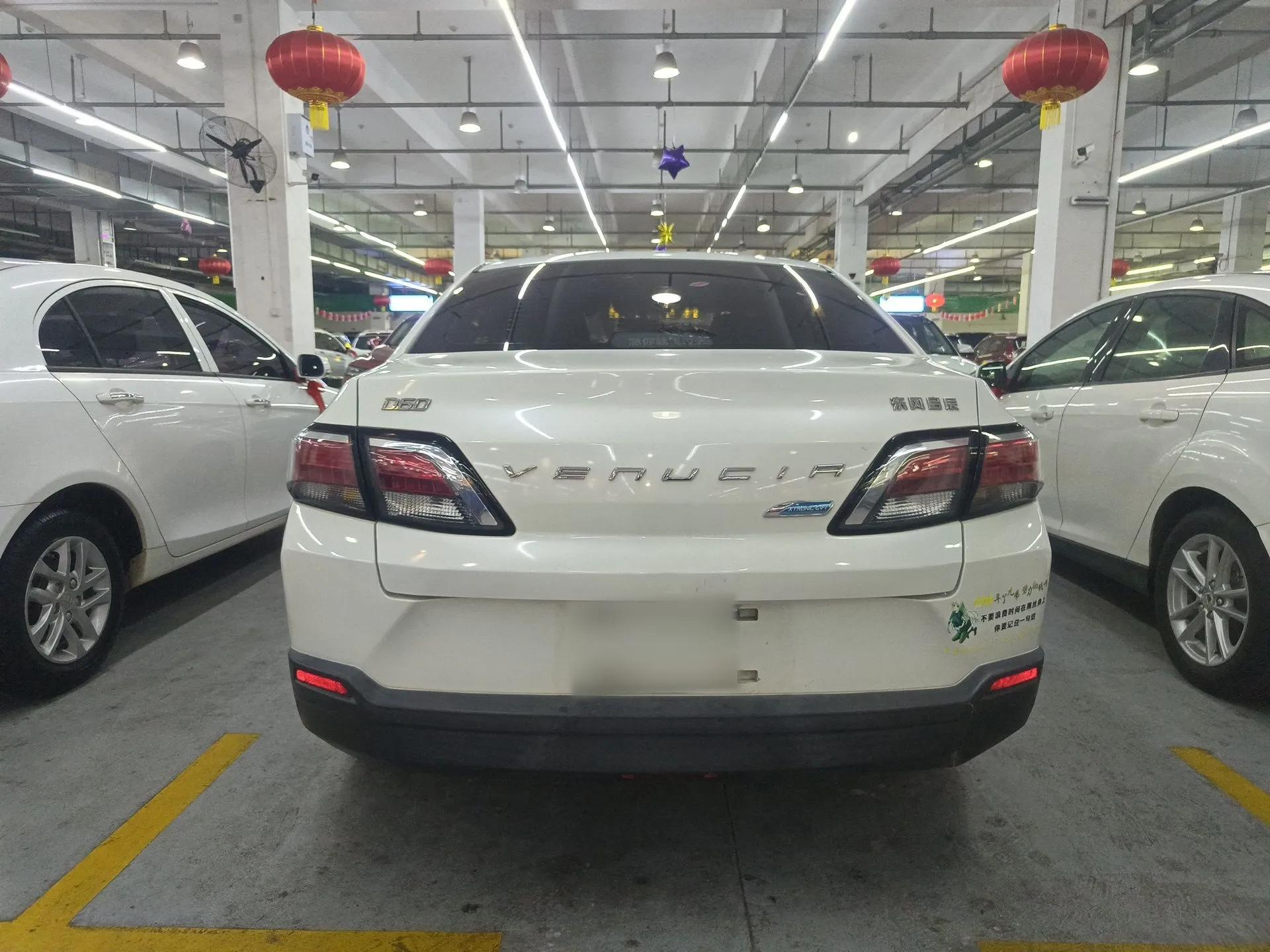Venucia D60 2018 1.6L CVT Smart Connect Elite Edition — миниатюра 5