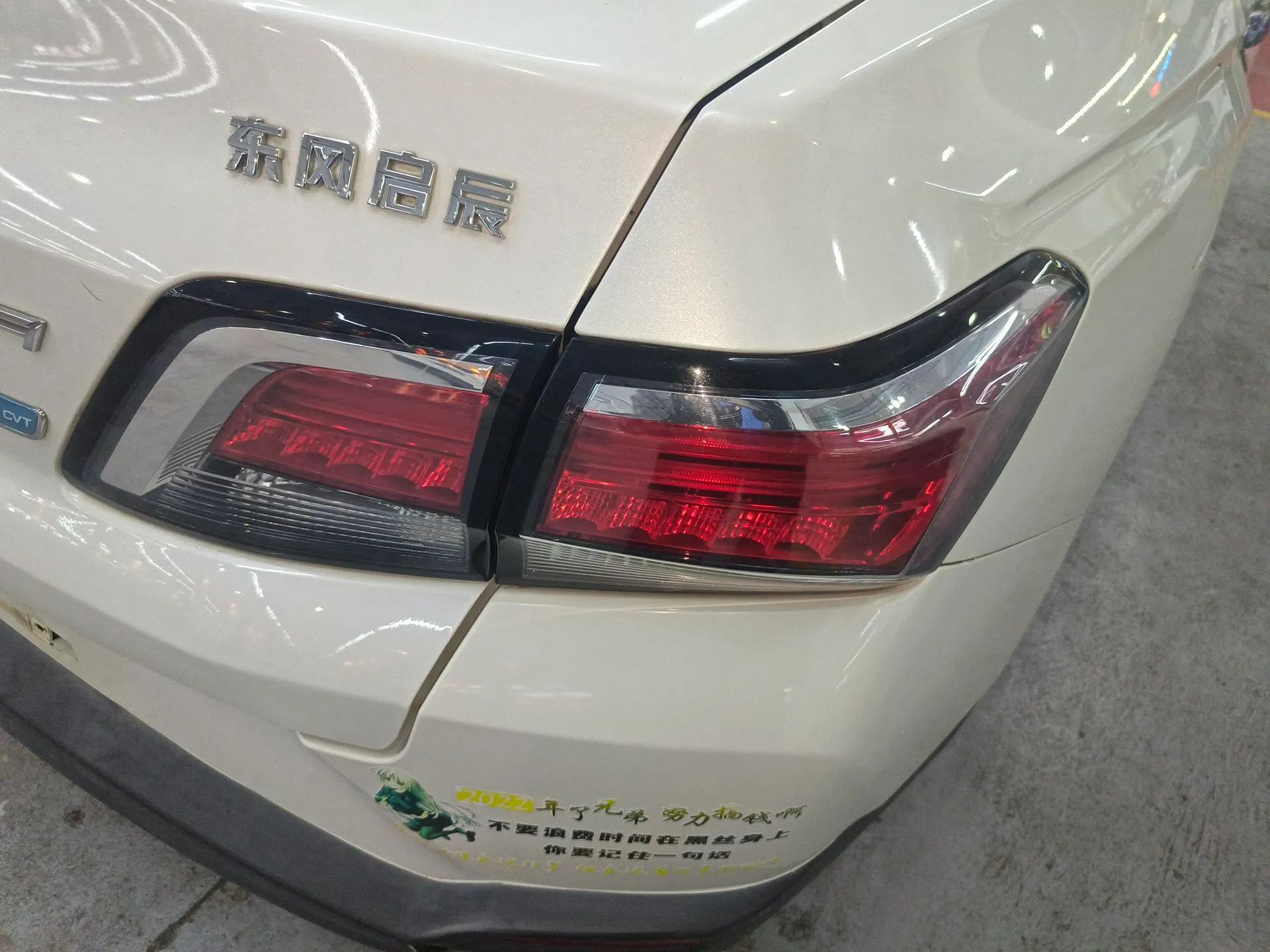 Venucia D60 2018 1.6L CVT Smart Connect Elite Edition — миниатюра 7