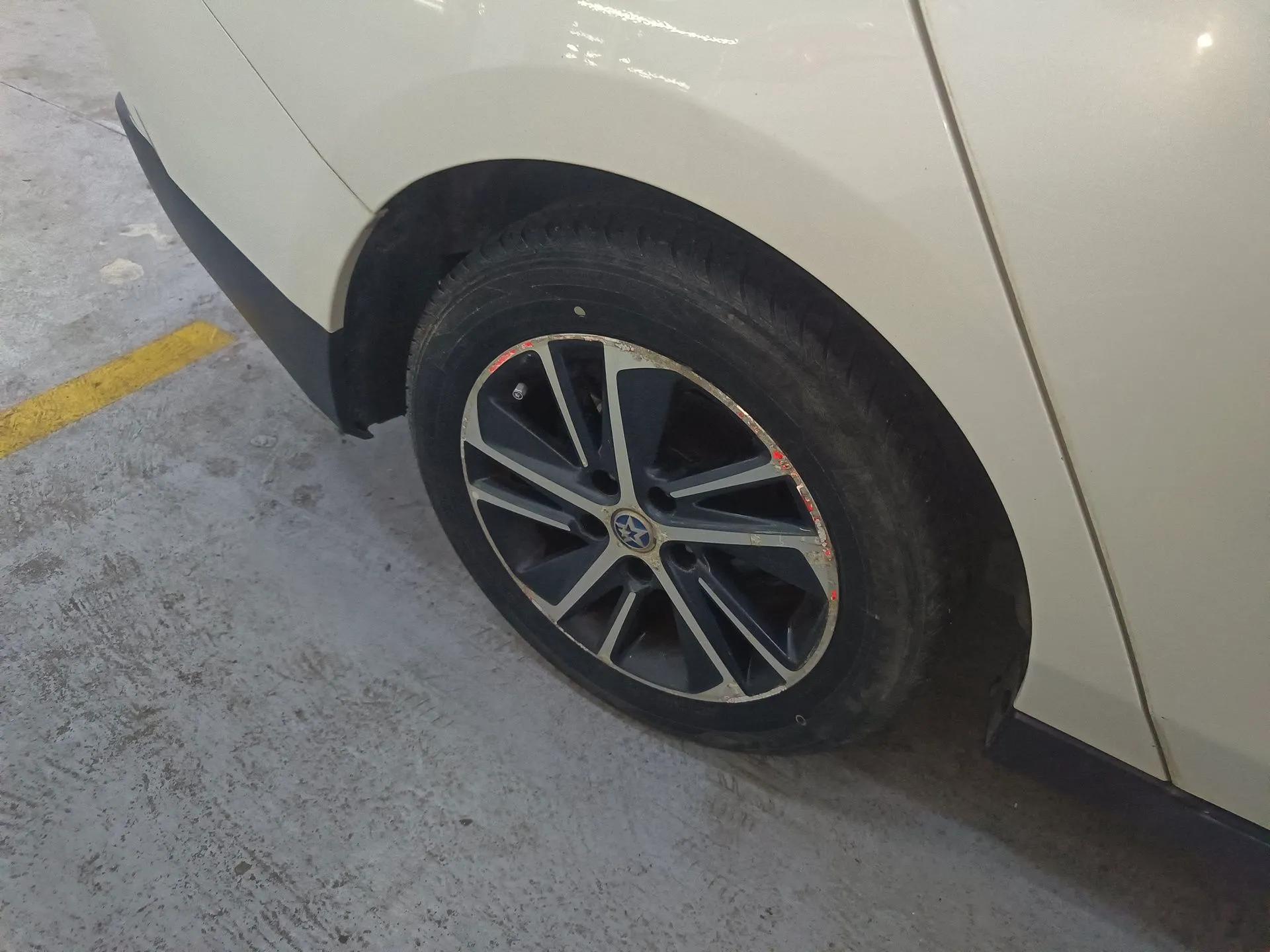 Venucia D60 2018 1.6L CVT Smart Connect Elite Edition — миниатюра 10