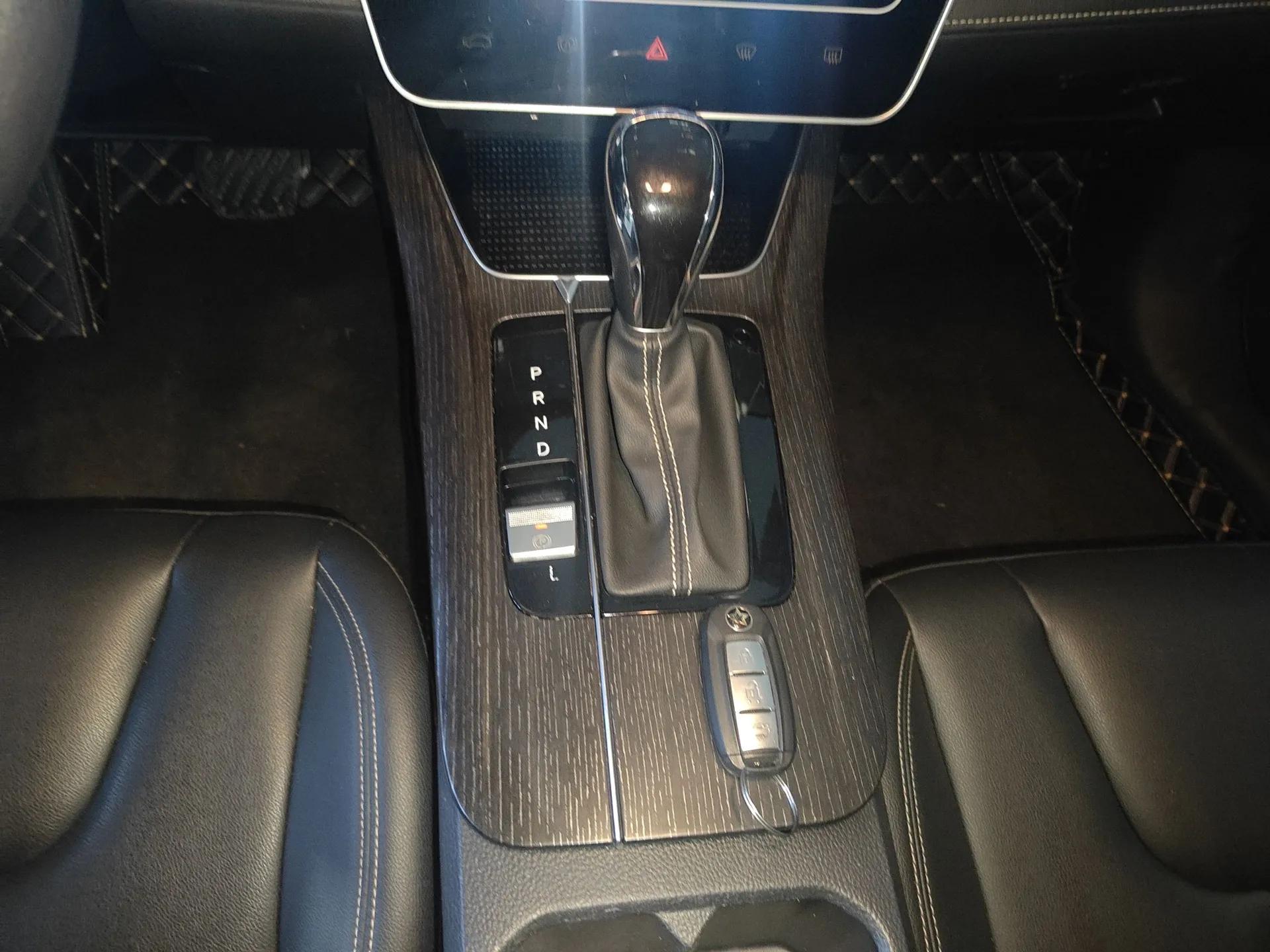 Venucia D60 2021 PLUS 1.6L XL CVT Yue Ling Edition — миниатюра 17