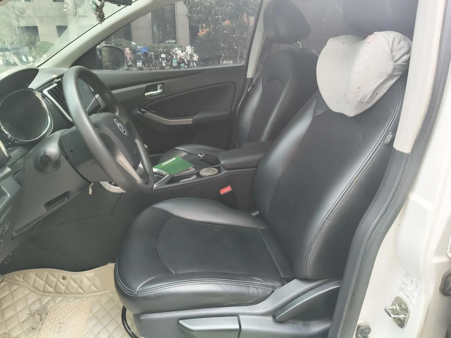 Venucia T70 2015 1.6L Manual Ruixing Edition — миниатюра 12
