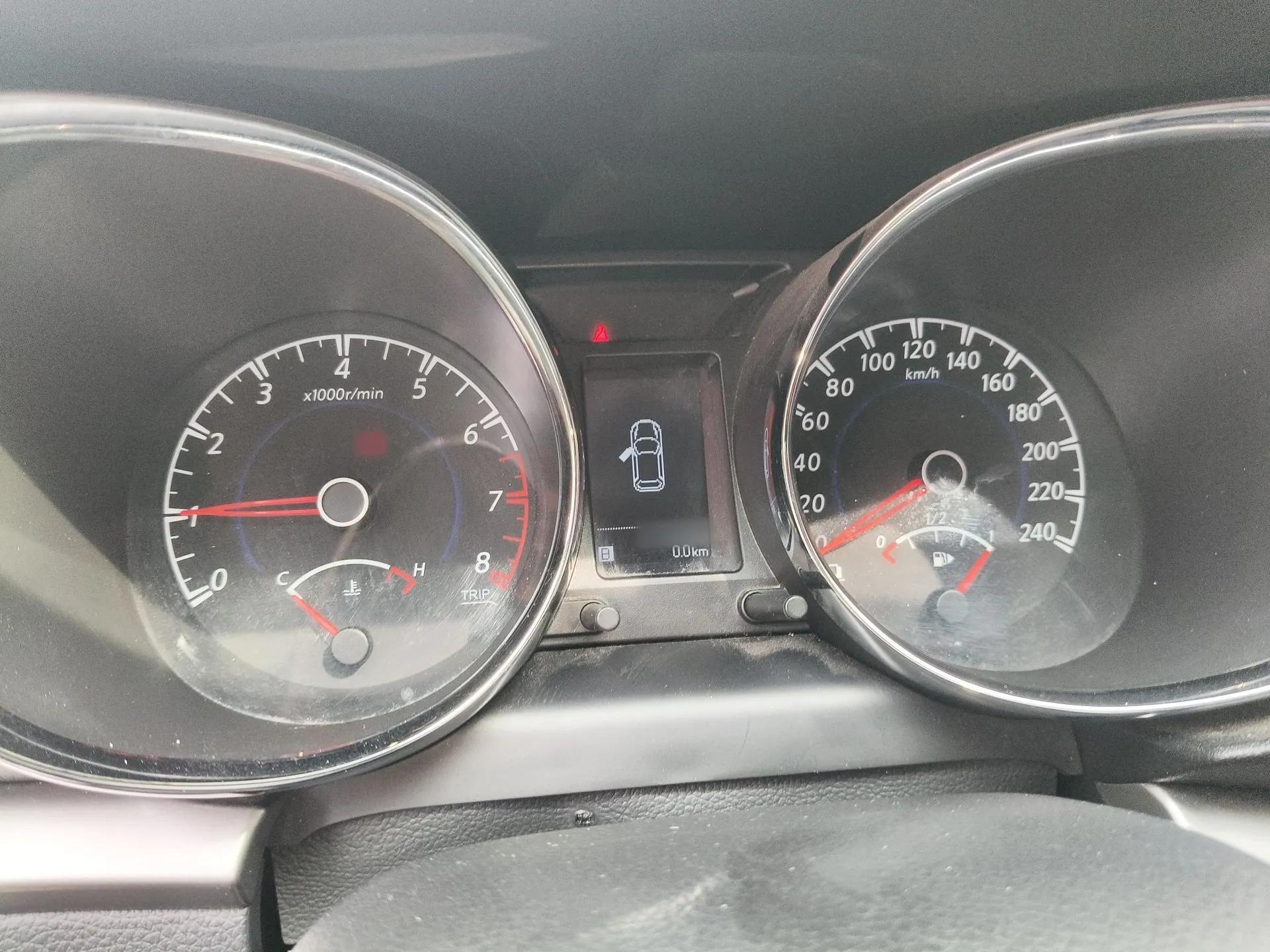 Venucia T70 2015 1.6L Manual Ruixing Edition — миниатюра 8