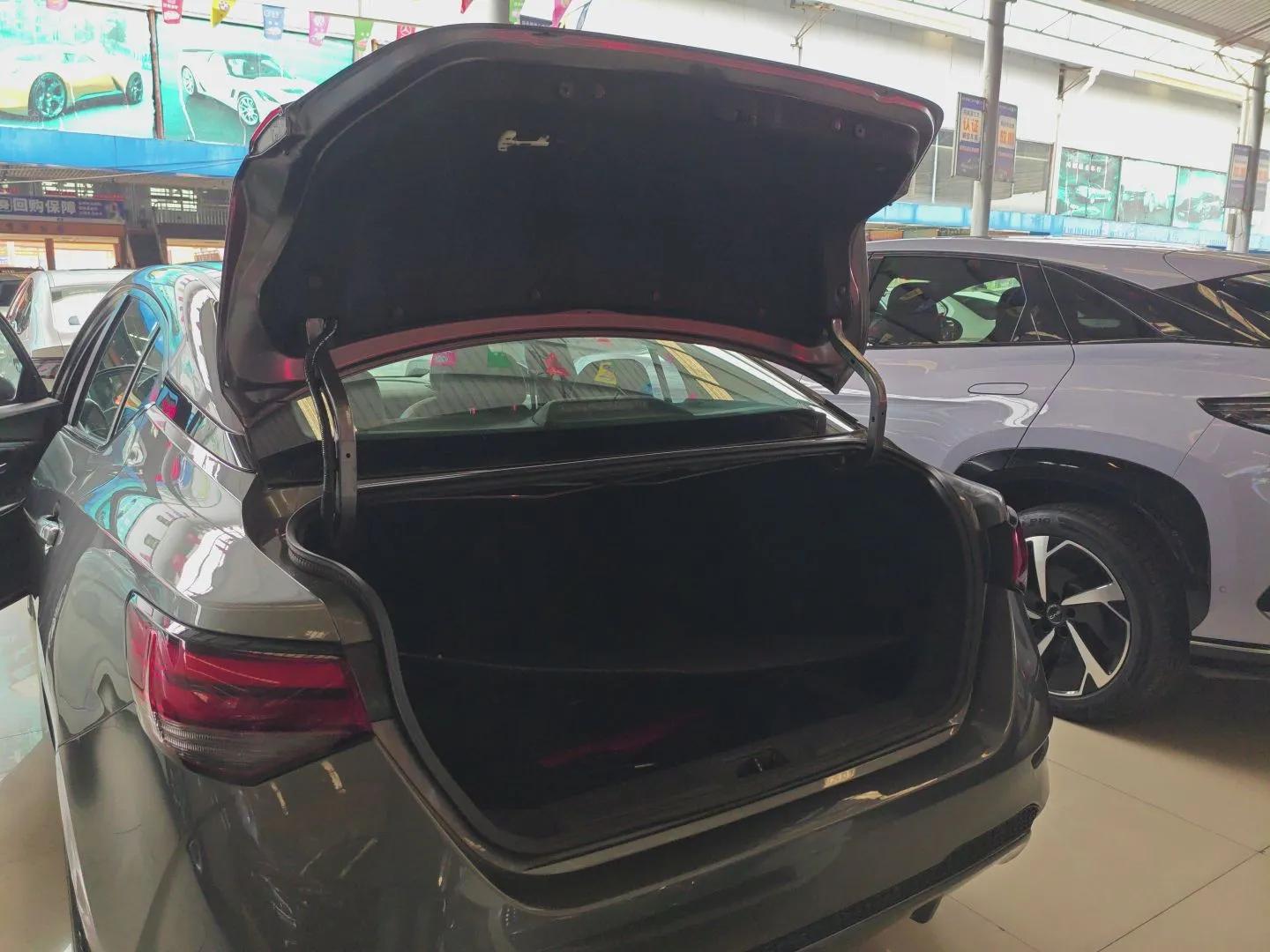 Nissan Sylphy 2021 1.6L XL CVT Enjoyment Edition — миниатюра 21