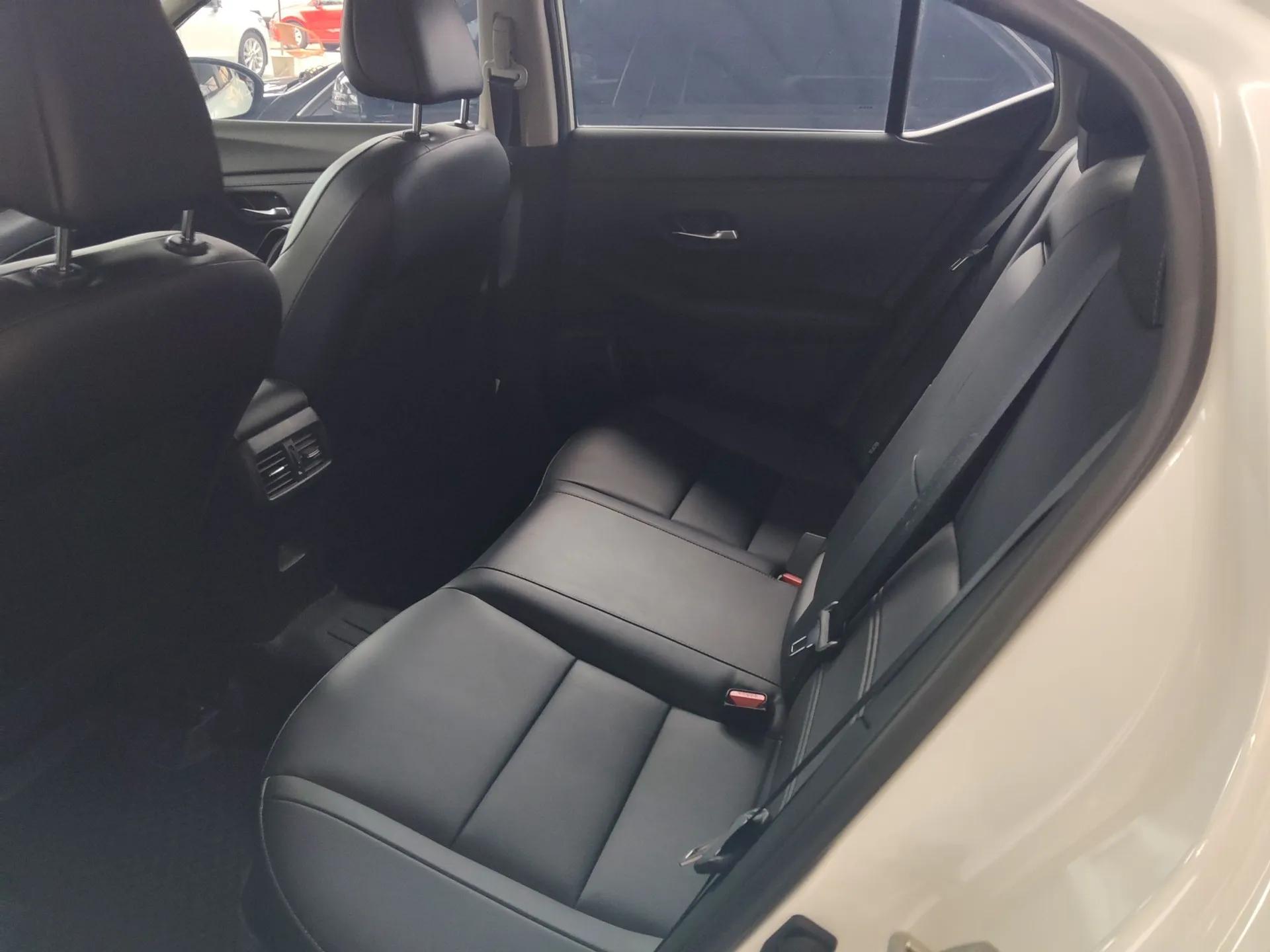 Nissan Sylphy 2023 1.6L CVT Enjoyment Edition — миниатюра 20