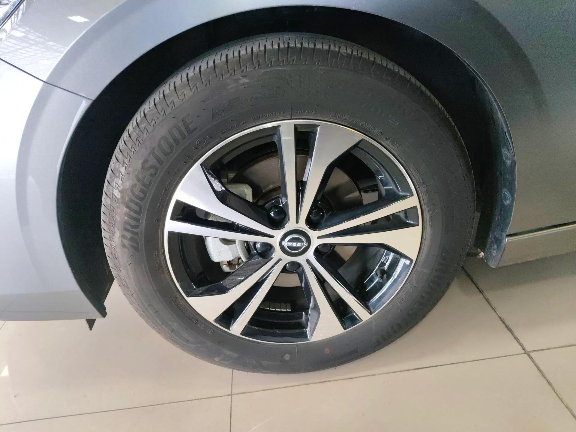 Nissan Sylphy 2023 1.6L CVT Enjoyment Edition — миниатюра 9