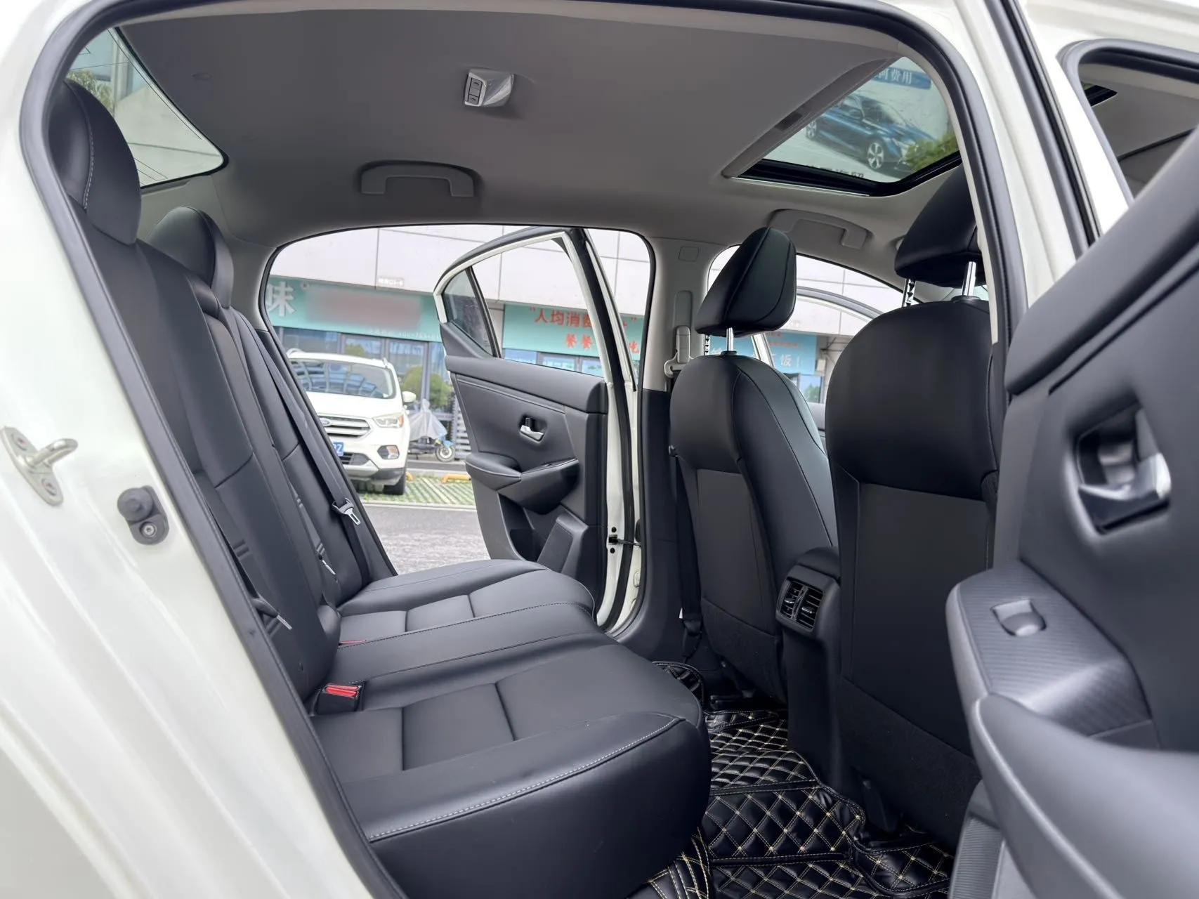 Nissan Sylphy 2022 1.6L XL CVT Enjoyment Edition — миниатюра 18