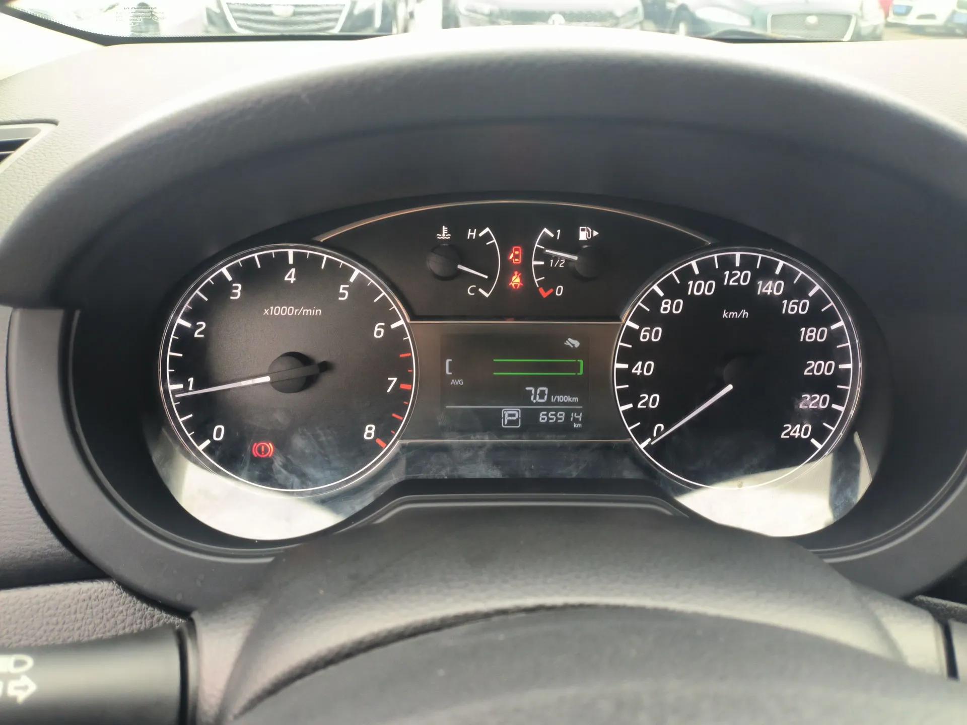 Nissan Tiida 2016 1.6L CVT Cool Dynamic Edition — миниатюра 15