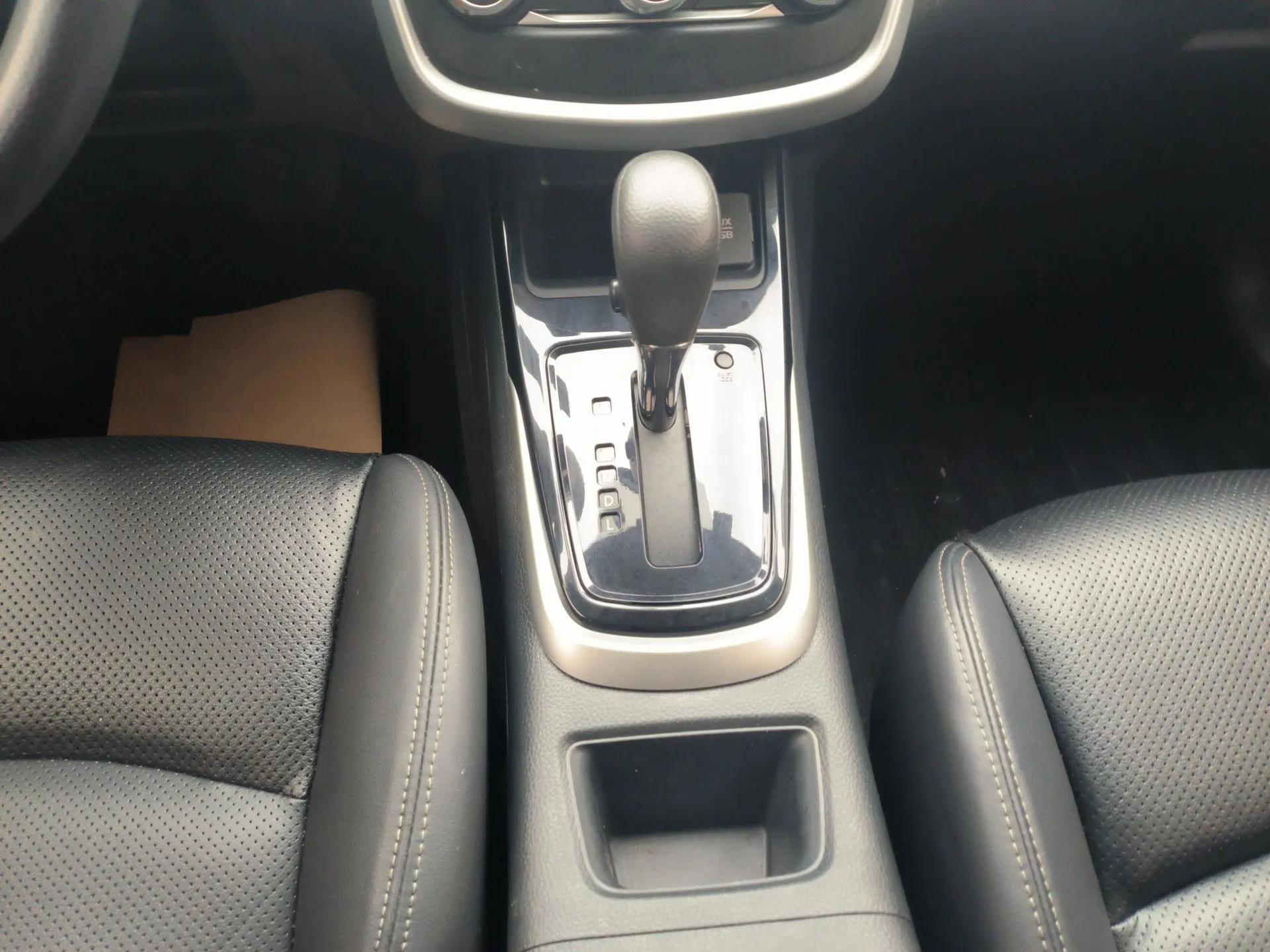 Nissan Tiida 2016 1.6L CVT Cool Dynamic Edition — миниатюра 17