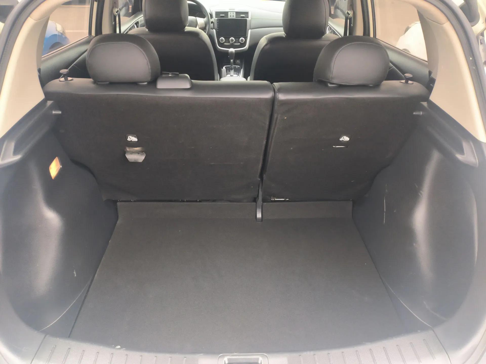 Nissan Tiida 2016 1.6L CVT Cool Dynamic Edition — миниатюра 22