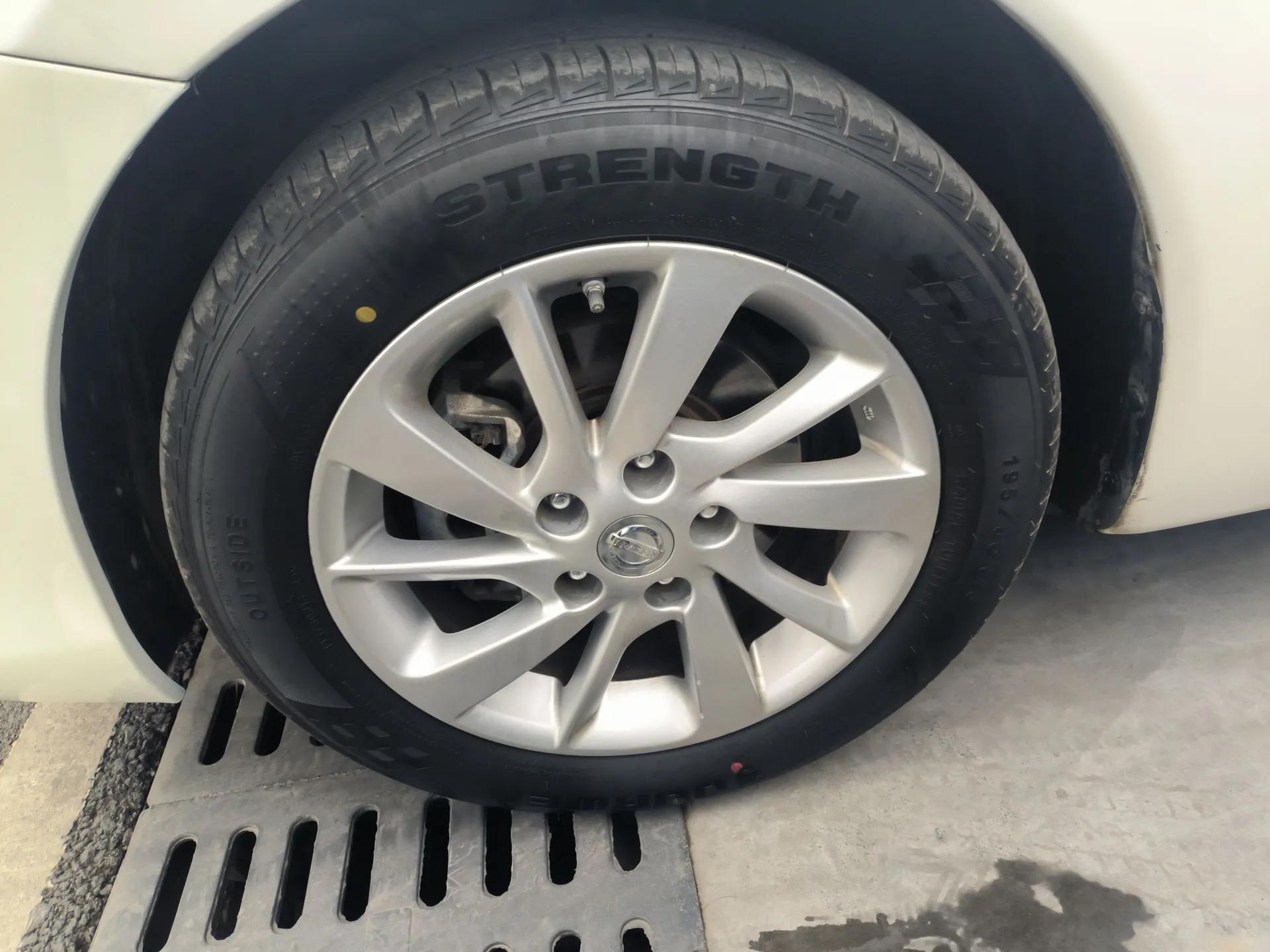 Nissan Tiida 2016 1.6L CVT Cool Dynamic Edition — миниатюра 8