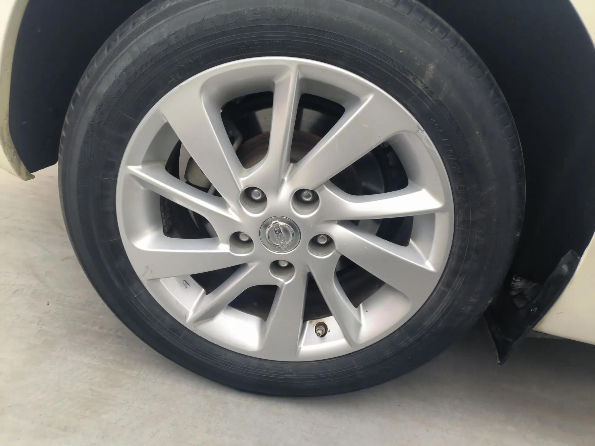 Nissan Tiida 2016 1.6L CVT Cool Dynamic Edition — миниатюра 10