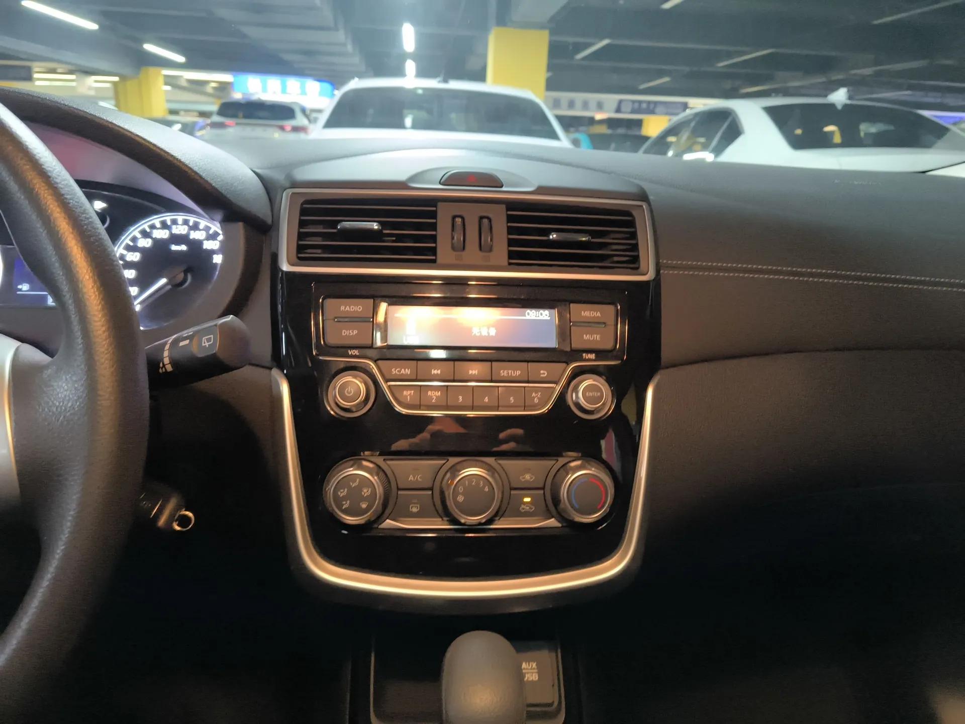 Nissan Tiida 2019 1.6L CVT Cool Edition China VI Standard — миниатюра 12