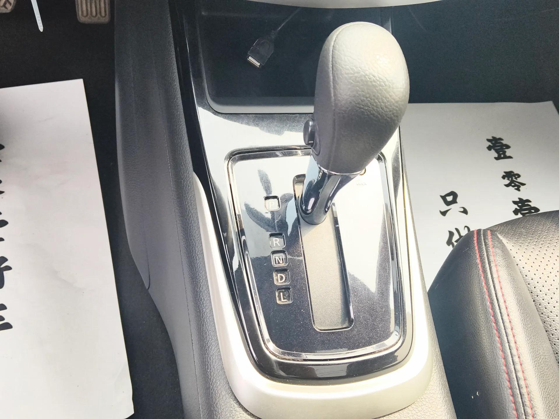 Nissan Tiida 2016 1.6L CVT Cool Dynamic Edition — миниатюра 17