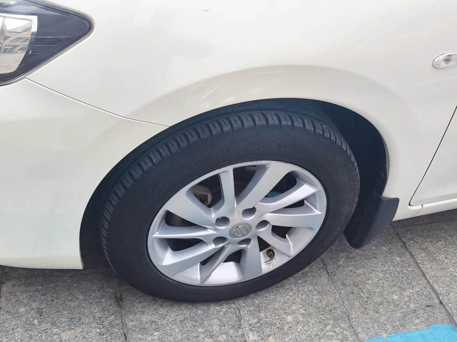 Nissan Tiida 2016 1.6L CVT Cool Dynamic Edition — миниатюра 8