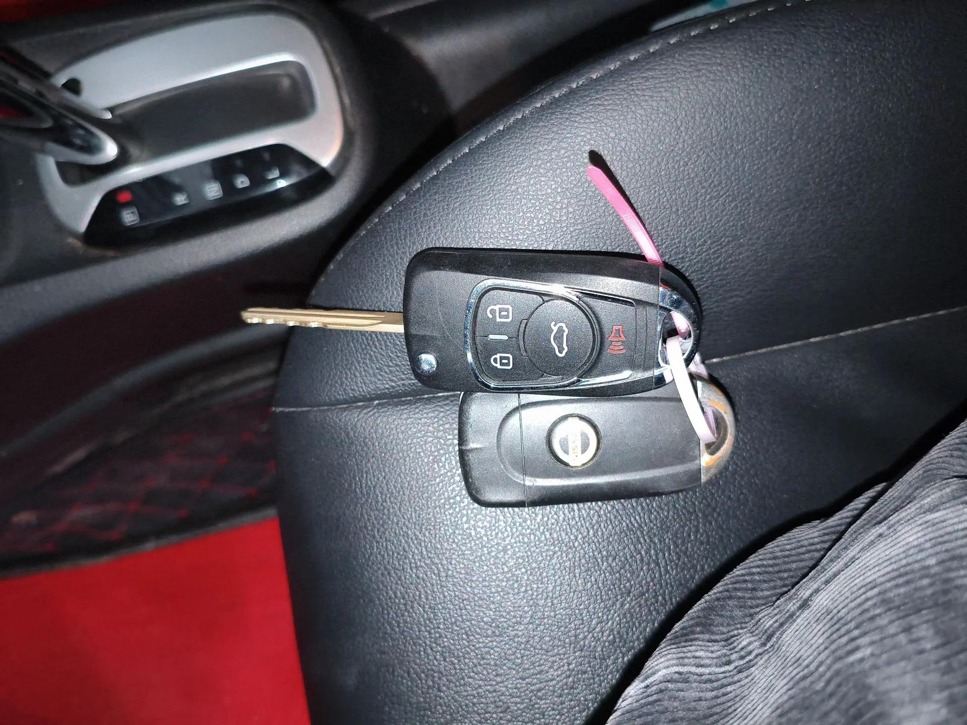 Nissan Livina 2015 1.6XE CVT Comfort Edition — миниатюра 22