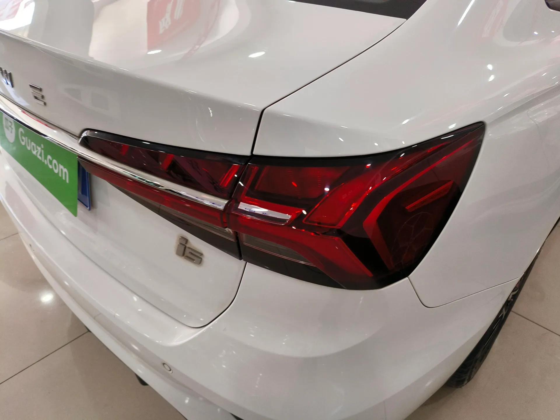 Roewe i5 2021 1.5L CVT Platinum Edition — миниатюра 8
