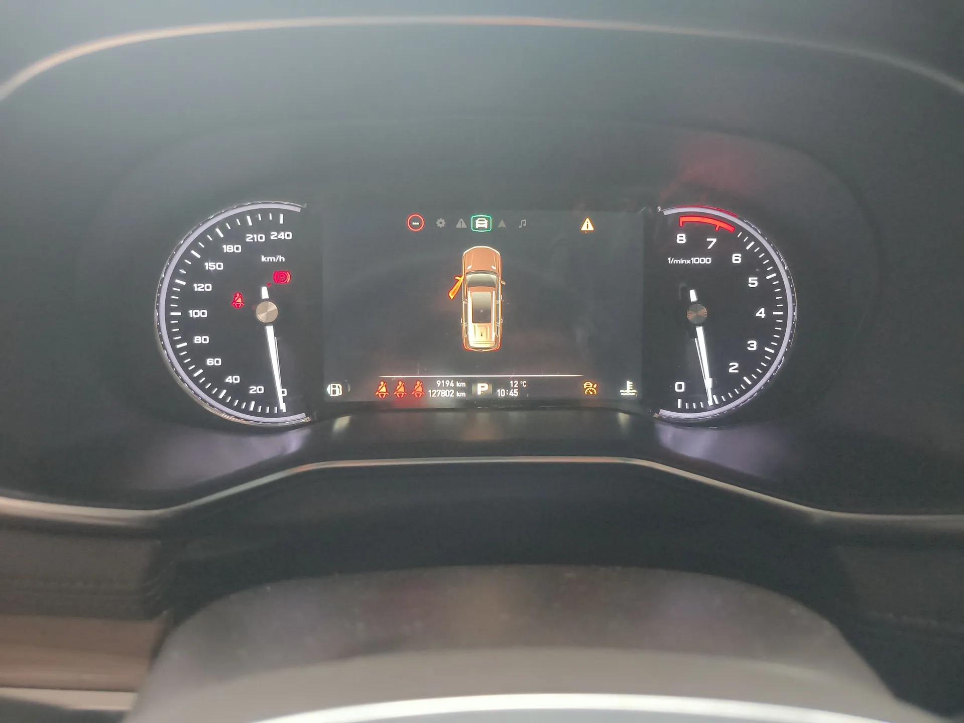 Roewe RX8 2018 30T Smart Connectivity Two-Wheel Drive Supreme Edition — миниатюра 15