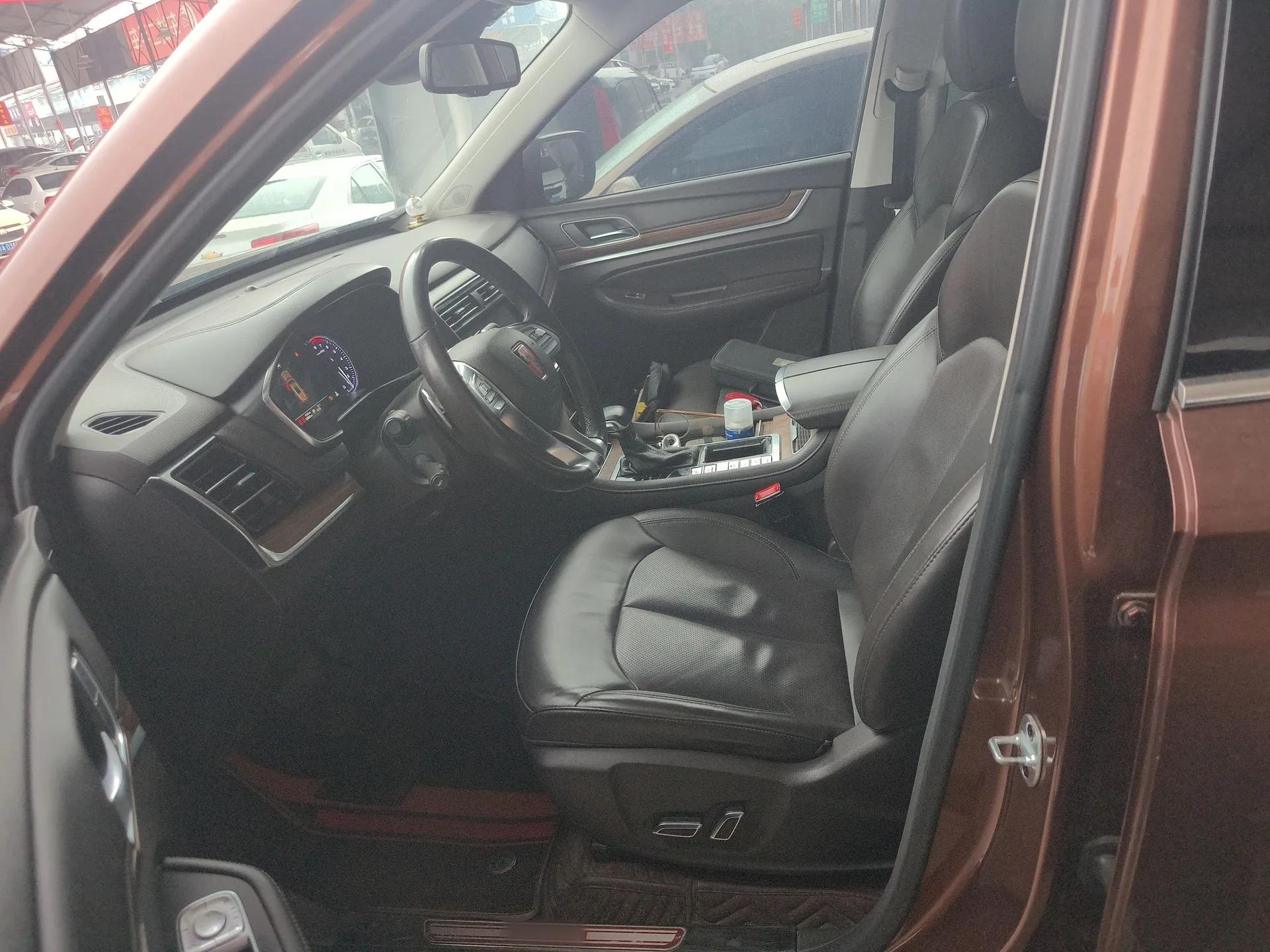 Roewe RX8 2018 30T Smart Connectivity Two-Wheel Drive Supreme Edition — миниатюра 18