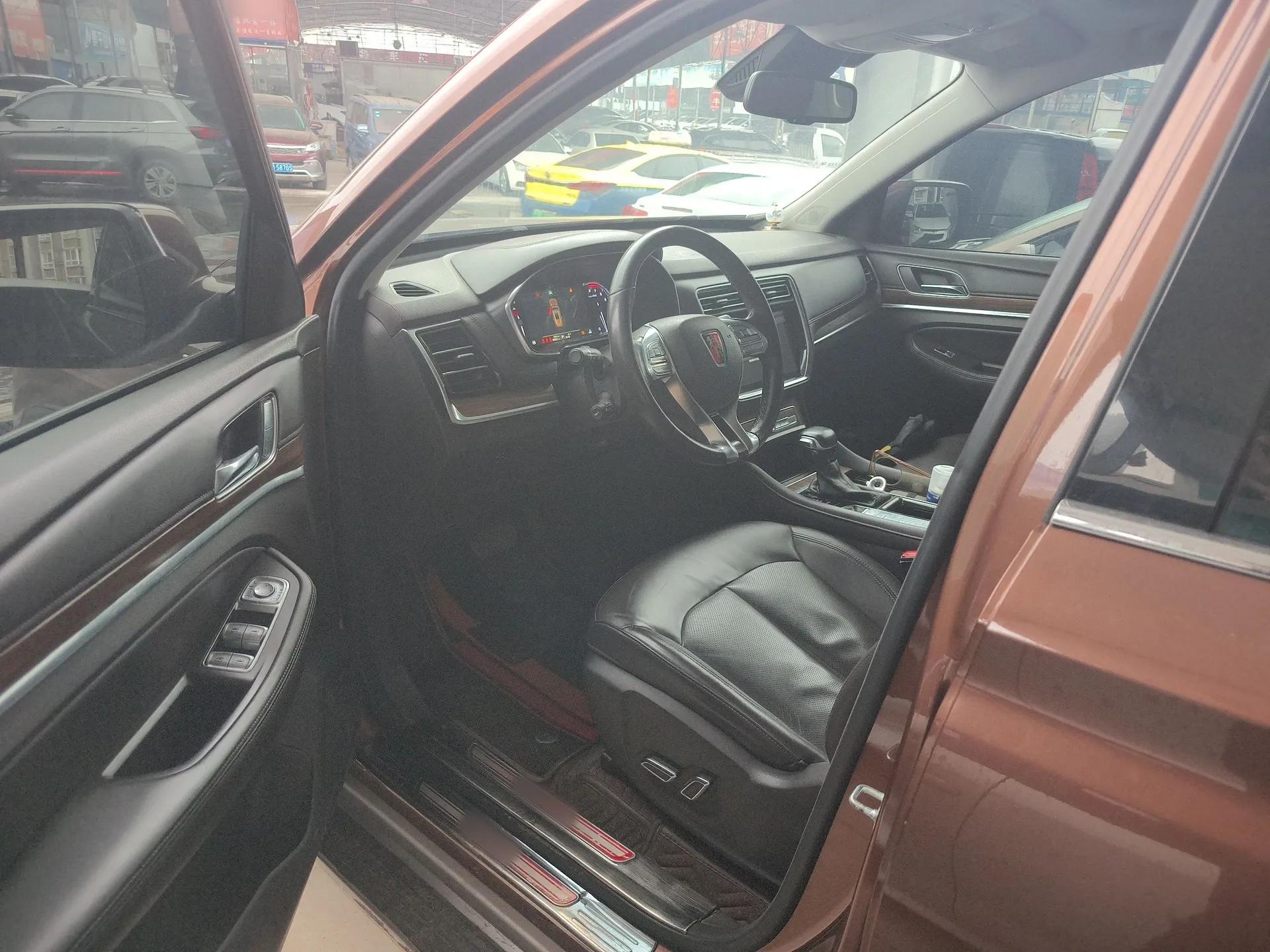 Roewe RX8 2018 30T Smart Connectivity Two-Wheel Drive Supreme Edition — миниатюра 19