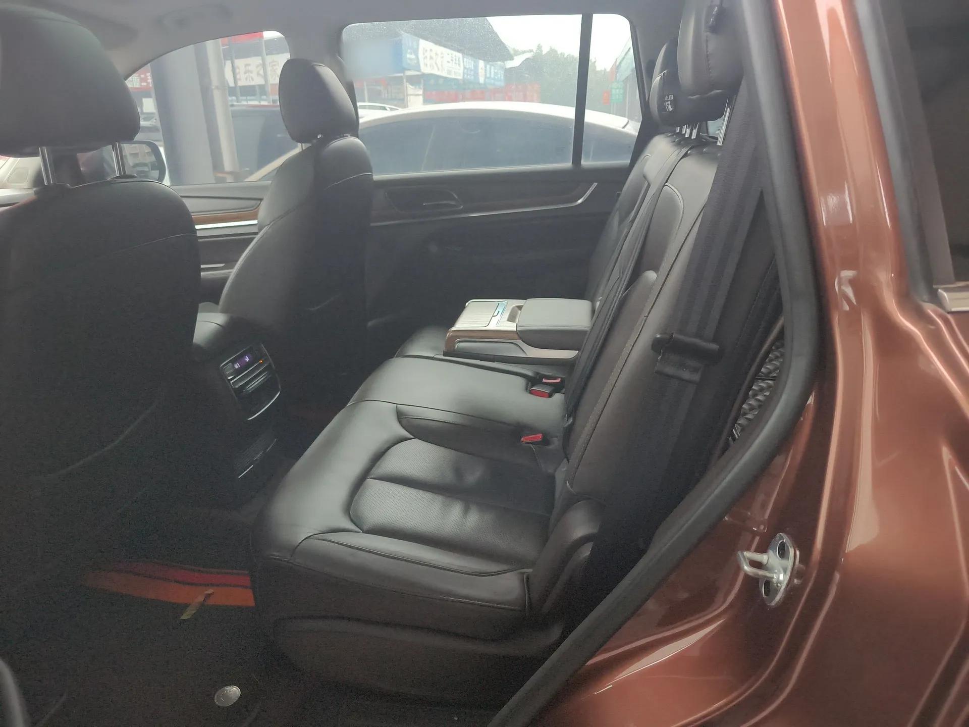 Roewe RX8 2018 30T Smart Connectivity Two-Wheel Drive Supreme Edition — миниатюра 20