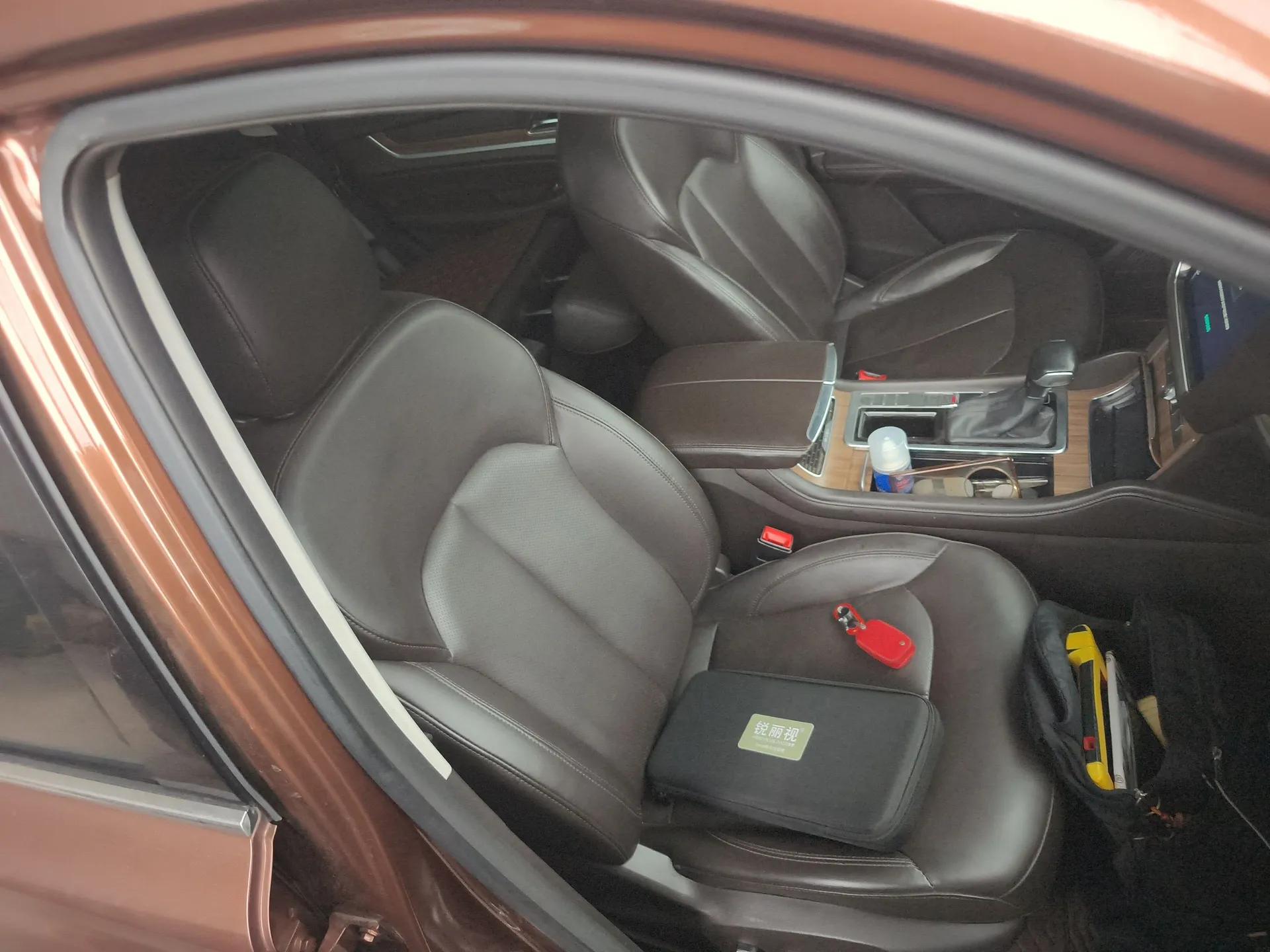 Roewe RX8 2018 30T Smart Connectivity Two-Wheel Drive Supreme Edition — миниатюра 23