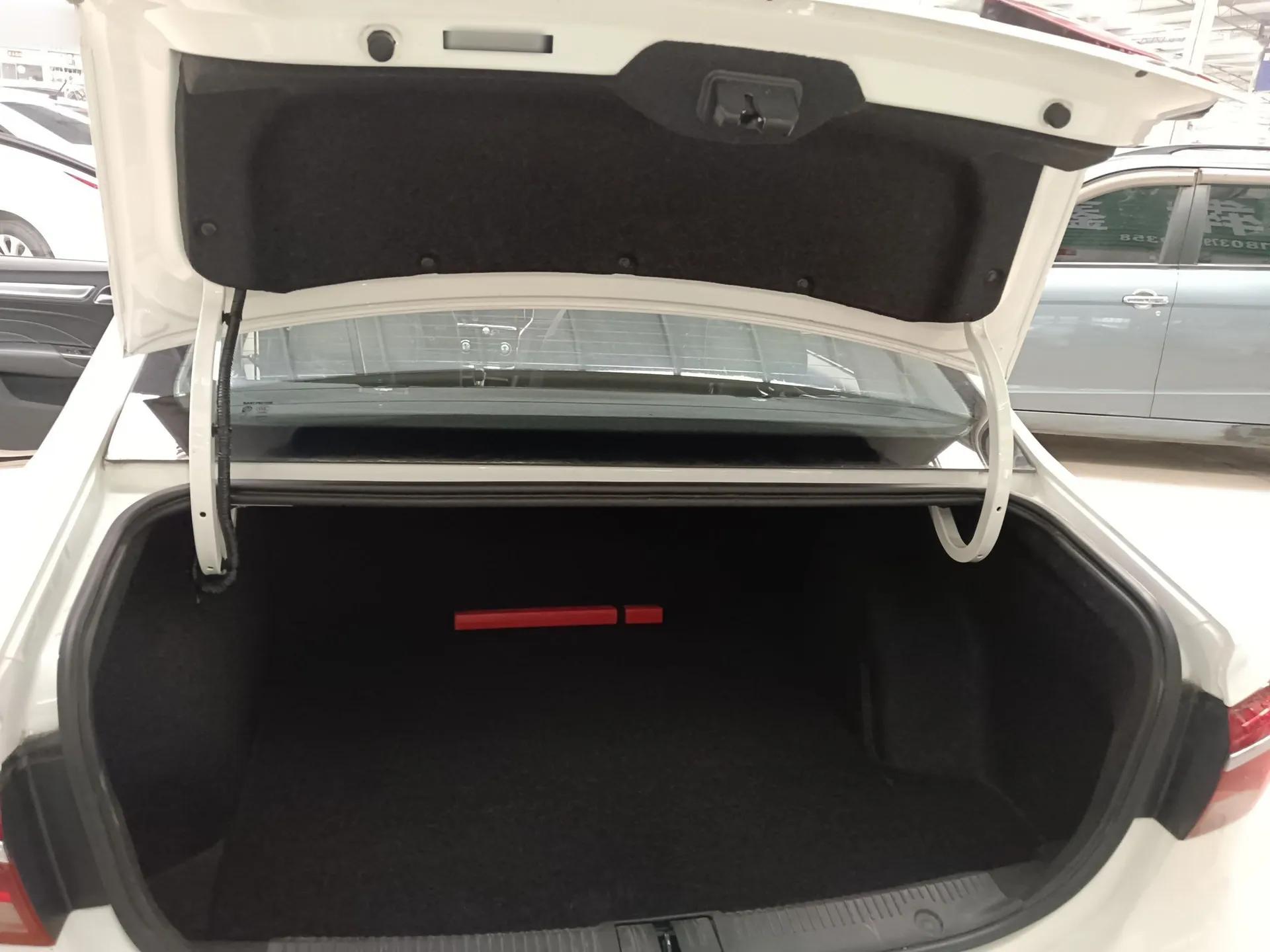 Roewe i6 2018 20T Automatic Flagship Edition — миниатюра 21