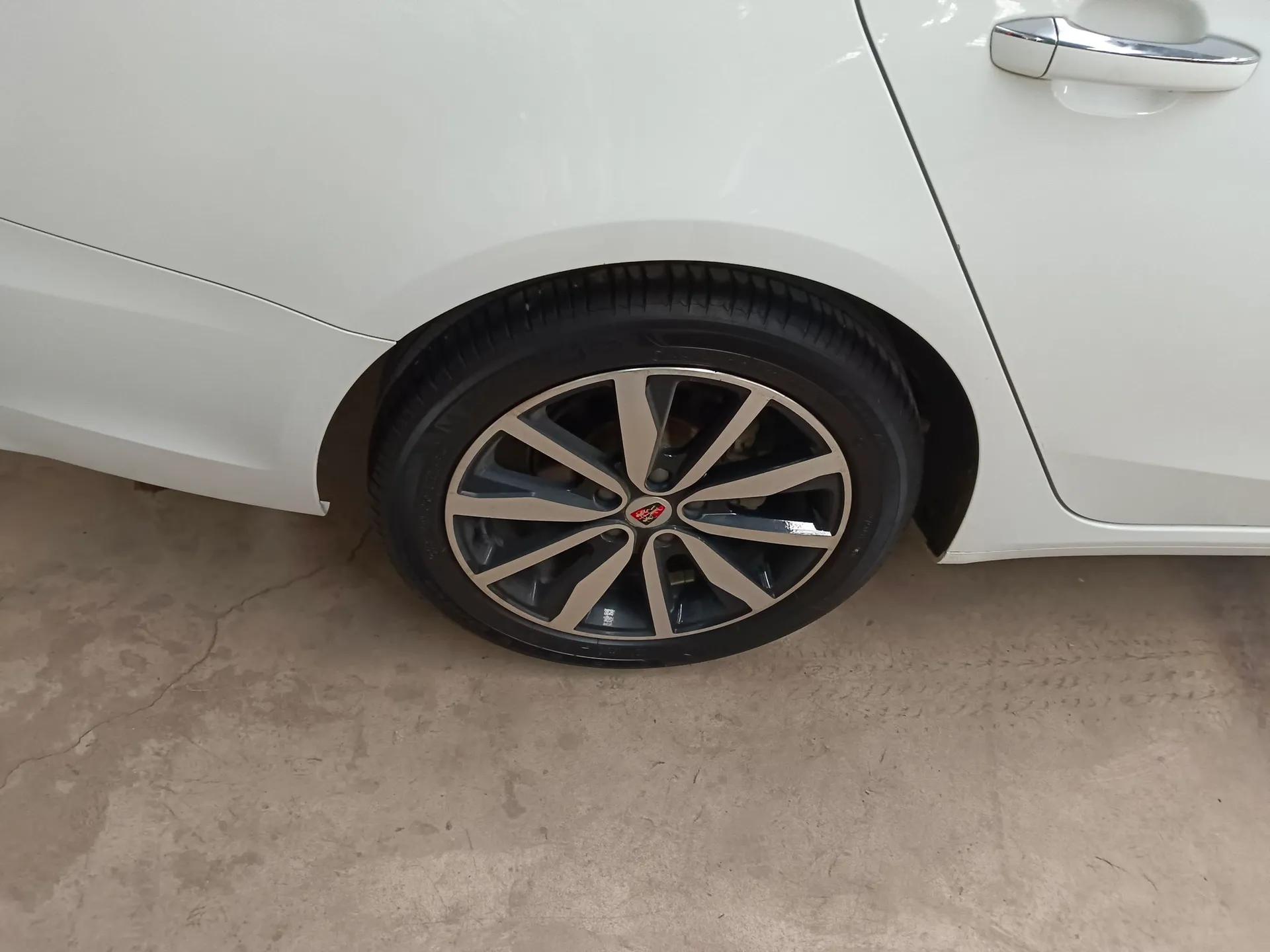 Roewe i6 2018 20T Automatic Flagship Edition — миниатюра 10