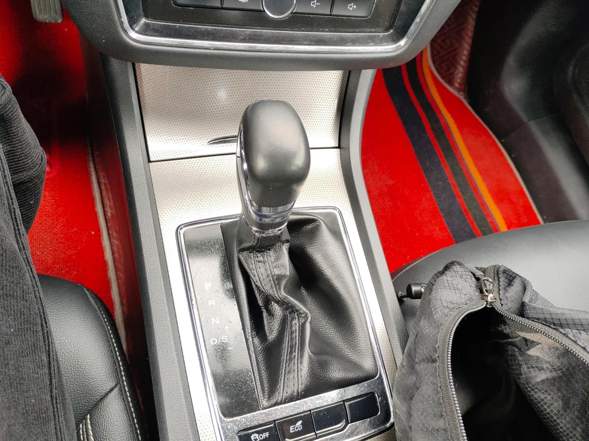 Roewe i6 2020 PLUS 1.6L CVT 4G Connected Glory Flagship Edition — миниатюра 17