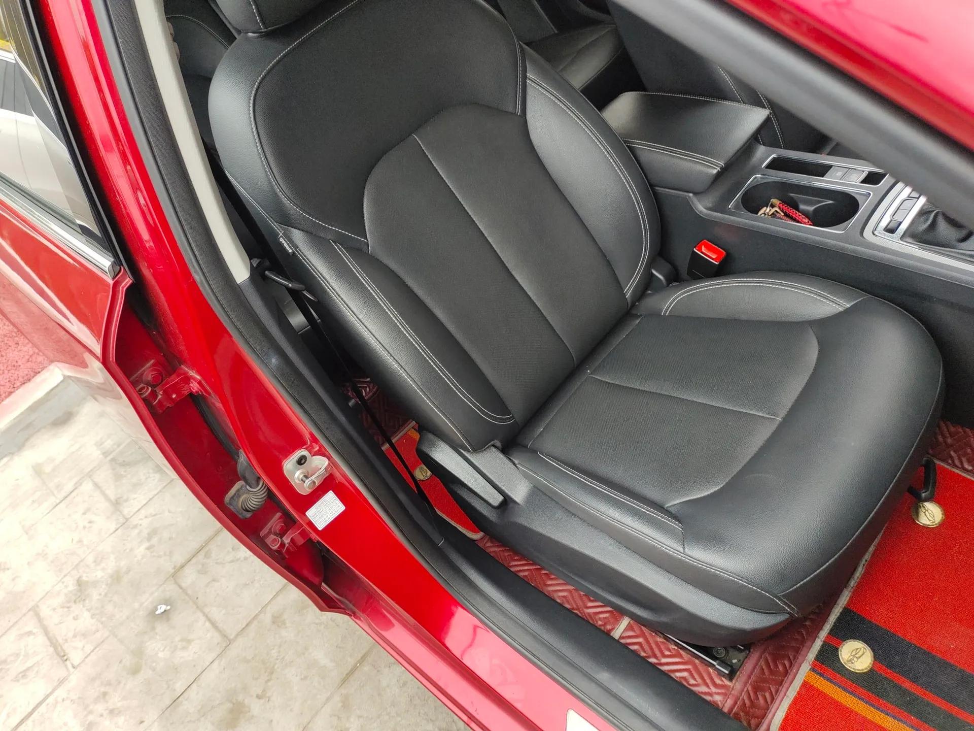 Roewe i6 2020 PLUS 1.6L CVT 4G Connected Glory Flagship Edition — миниатюра 23