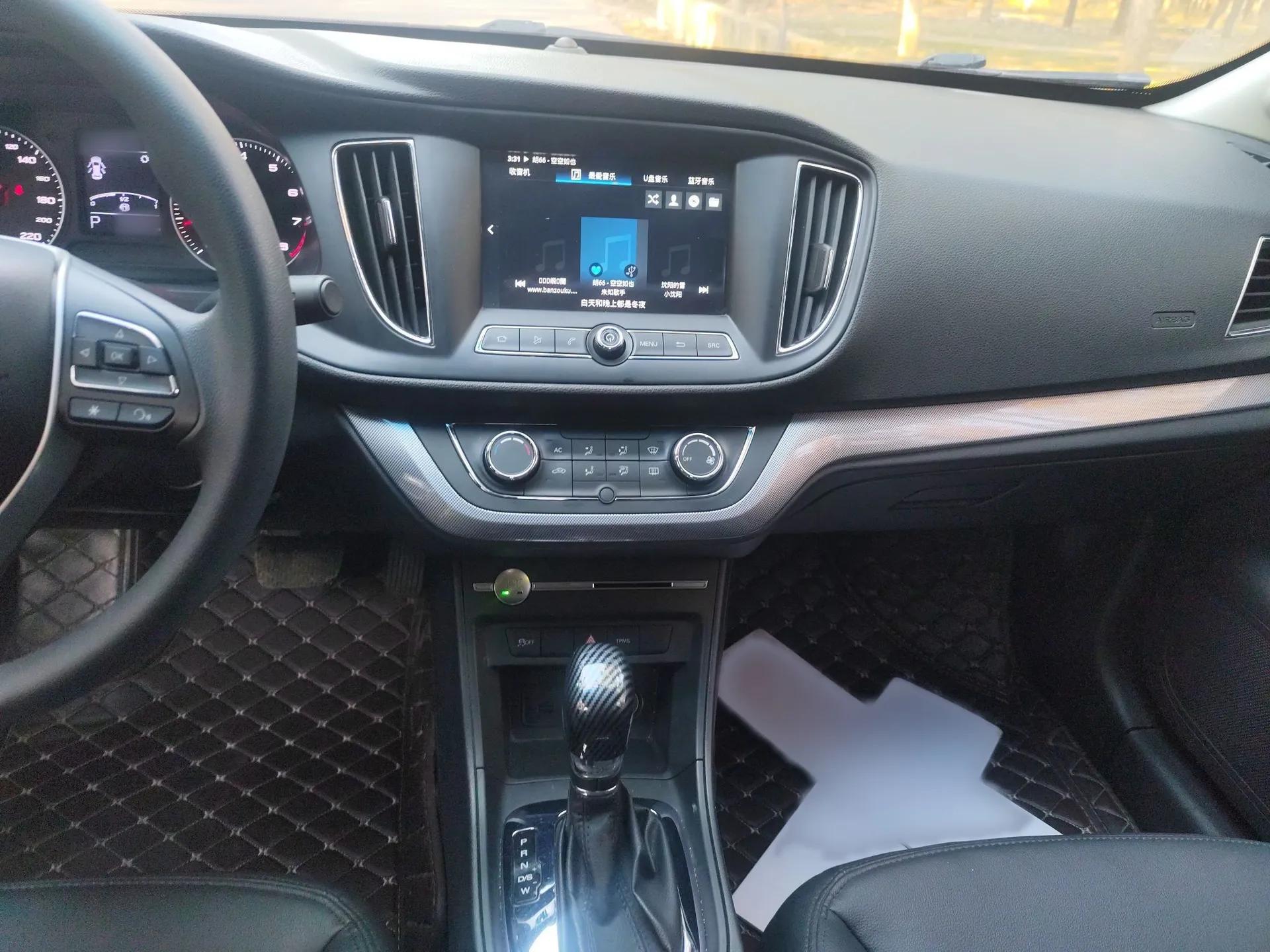 Roewe 360 2018 PLUS 1.5L Automatic Luxury Edition — миниатюра 11