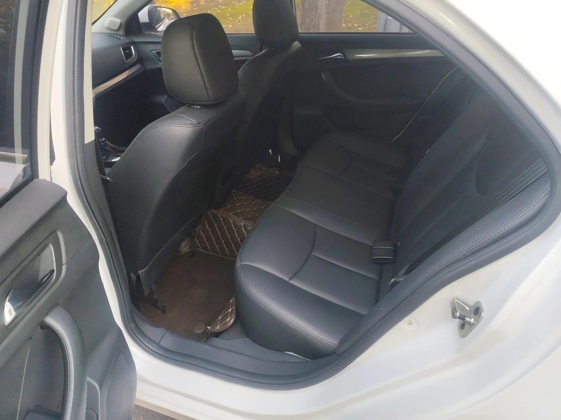 Roewe 360 2018 PLUS 1.5L Automatic Luxury Edition — миниатюра 17
