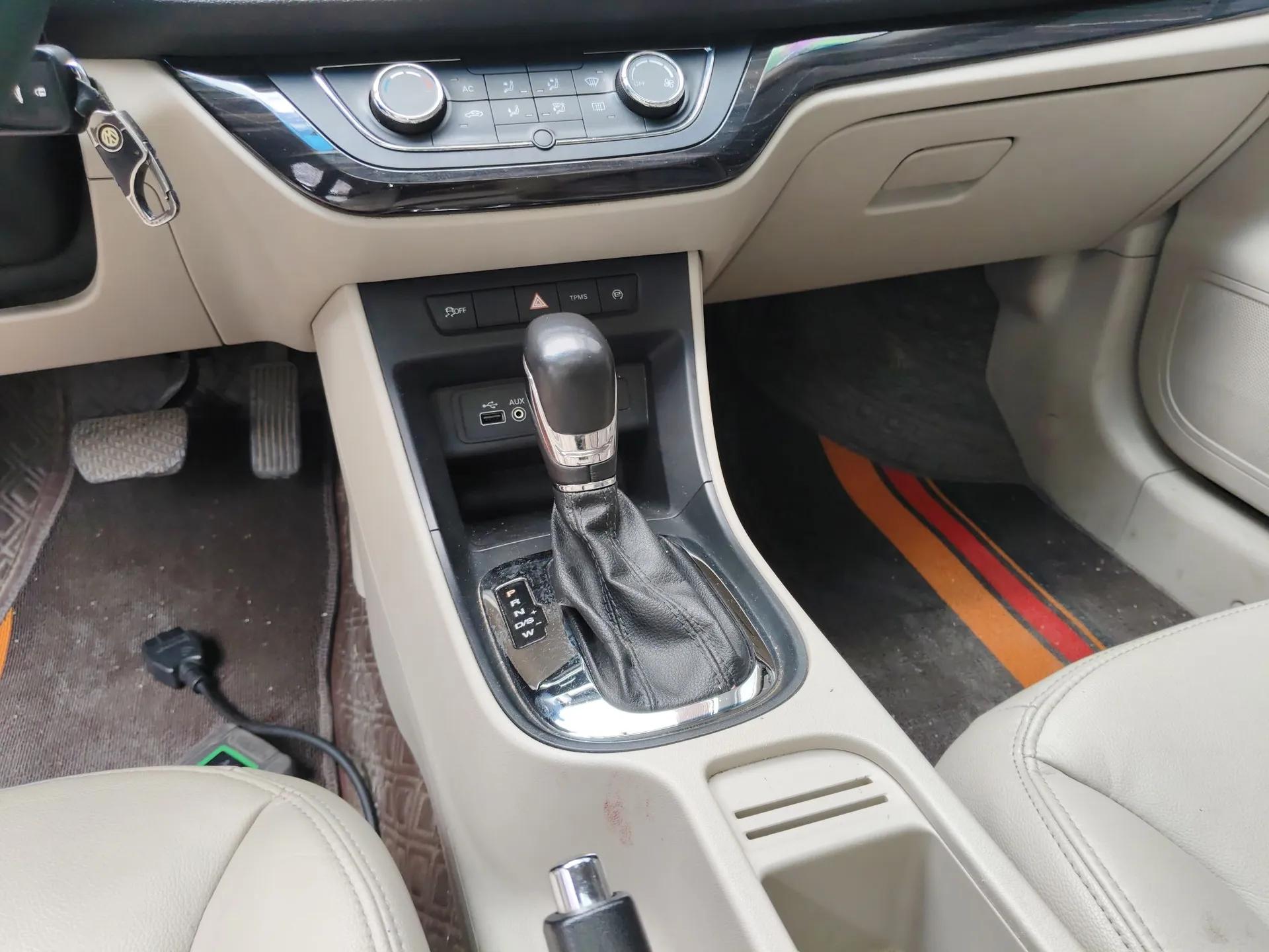 Roewe 360 2015 20T TST Deluxe Edition — миниатюра 17