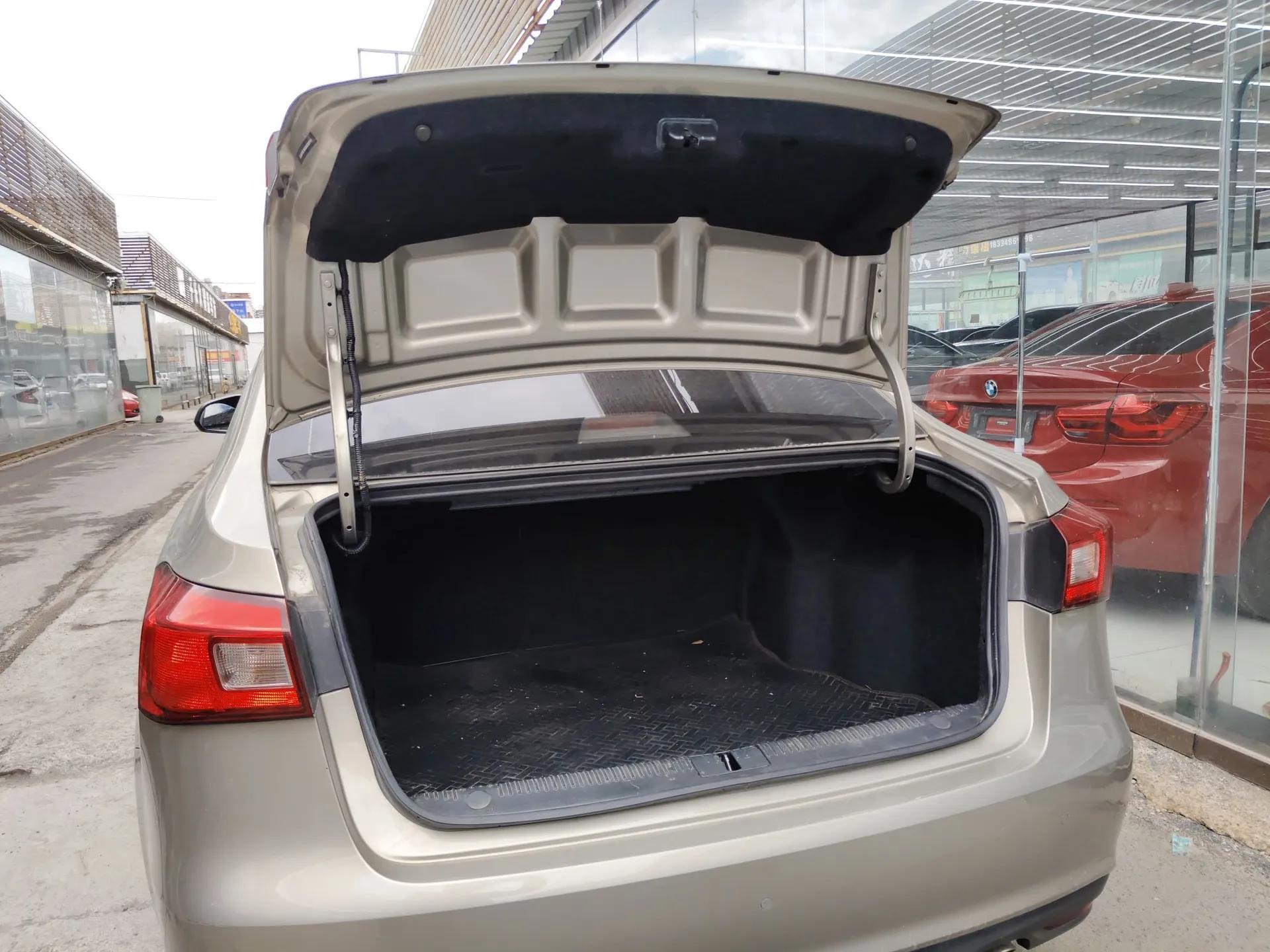 Roewe 360 2015 20T TST Deluxe Edition — миниатюра 22