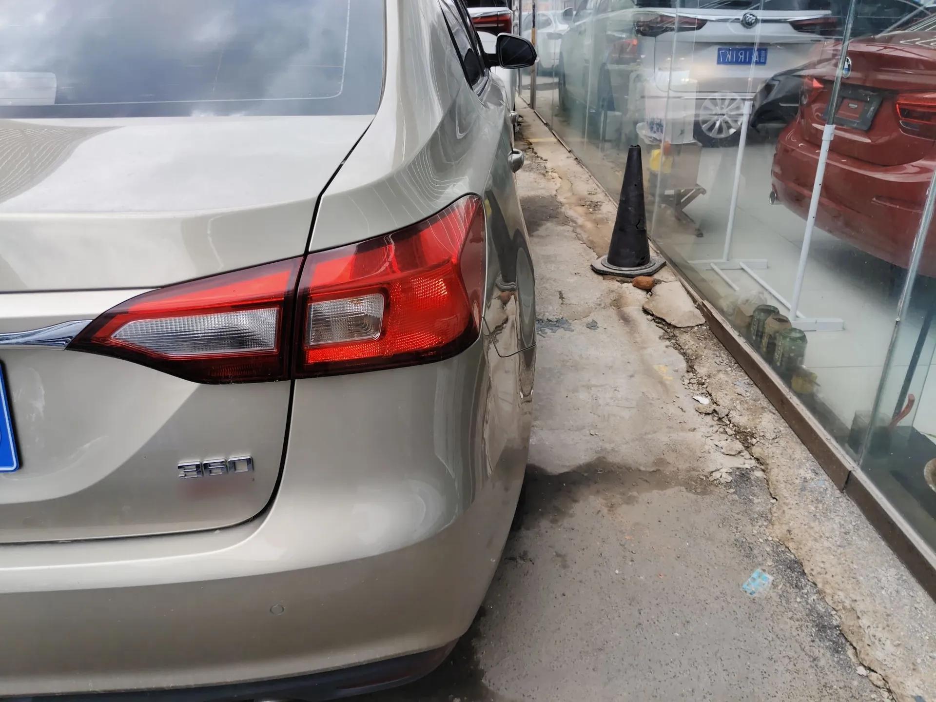 Roewe 360 2015 20T TST Deluxe Edition — миниатюра 7