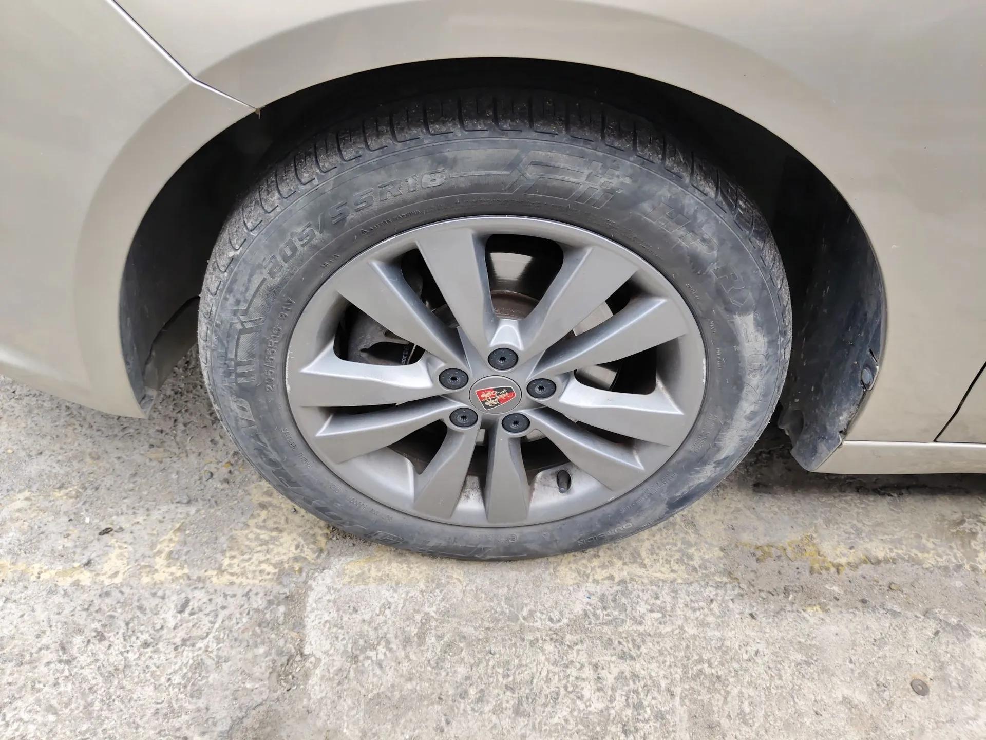 Roewe 360 2015 20T TST Deluxe Edition — миниатюра 8
