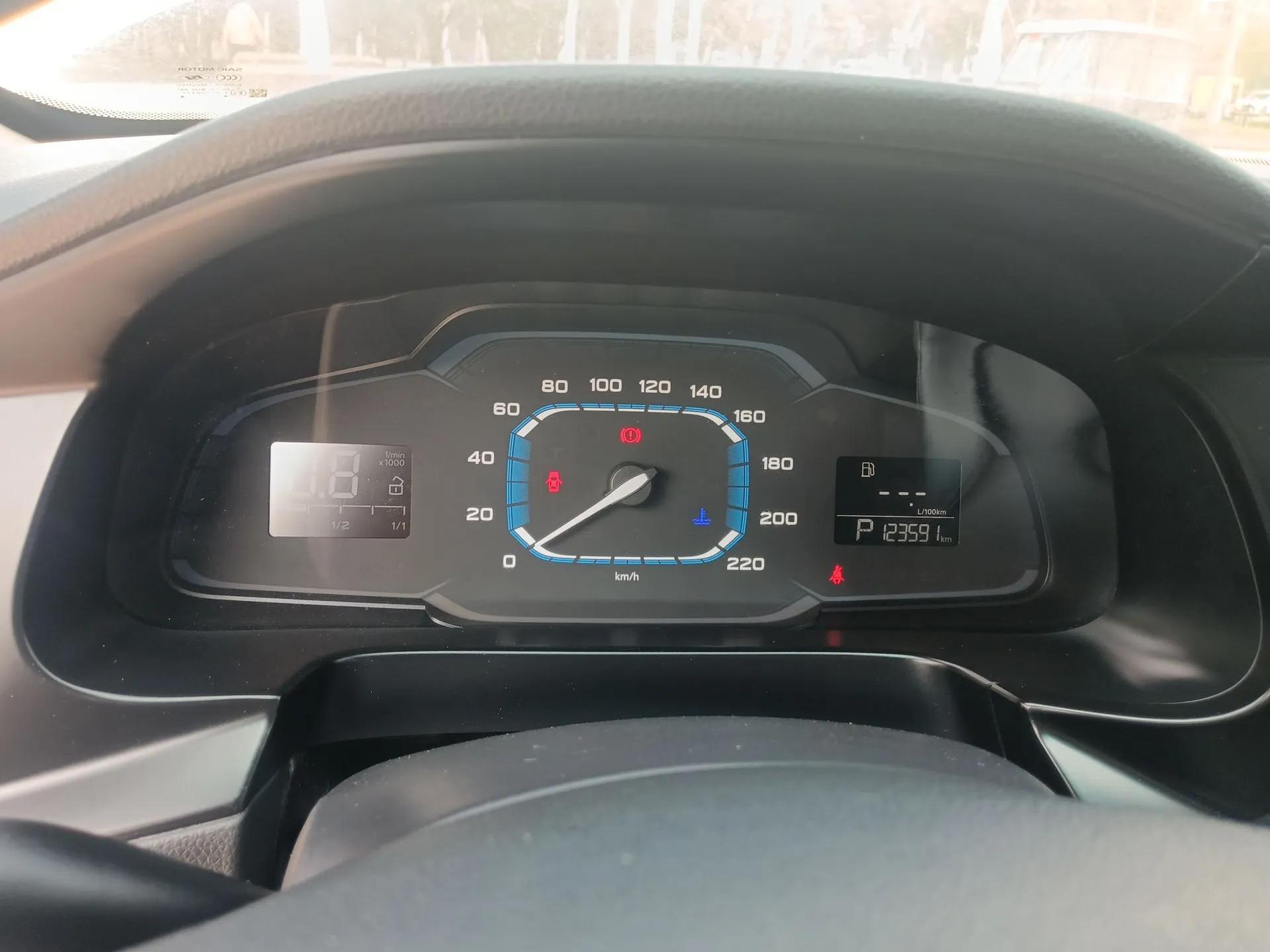 Roewe 360 2015 1.5L Automatic Luxury Edition — миниатюра 15