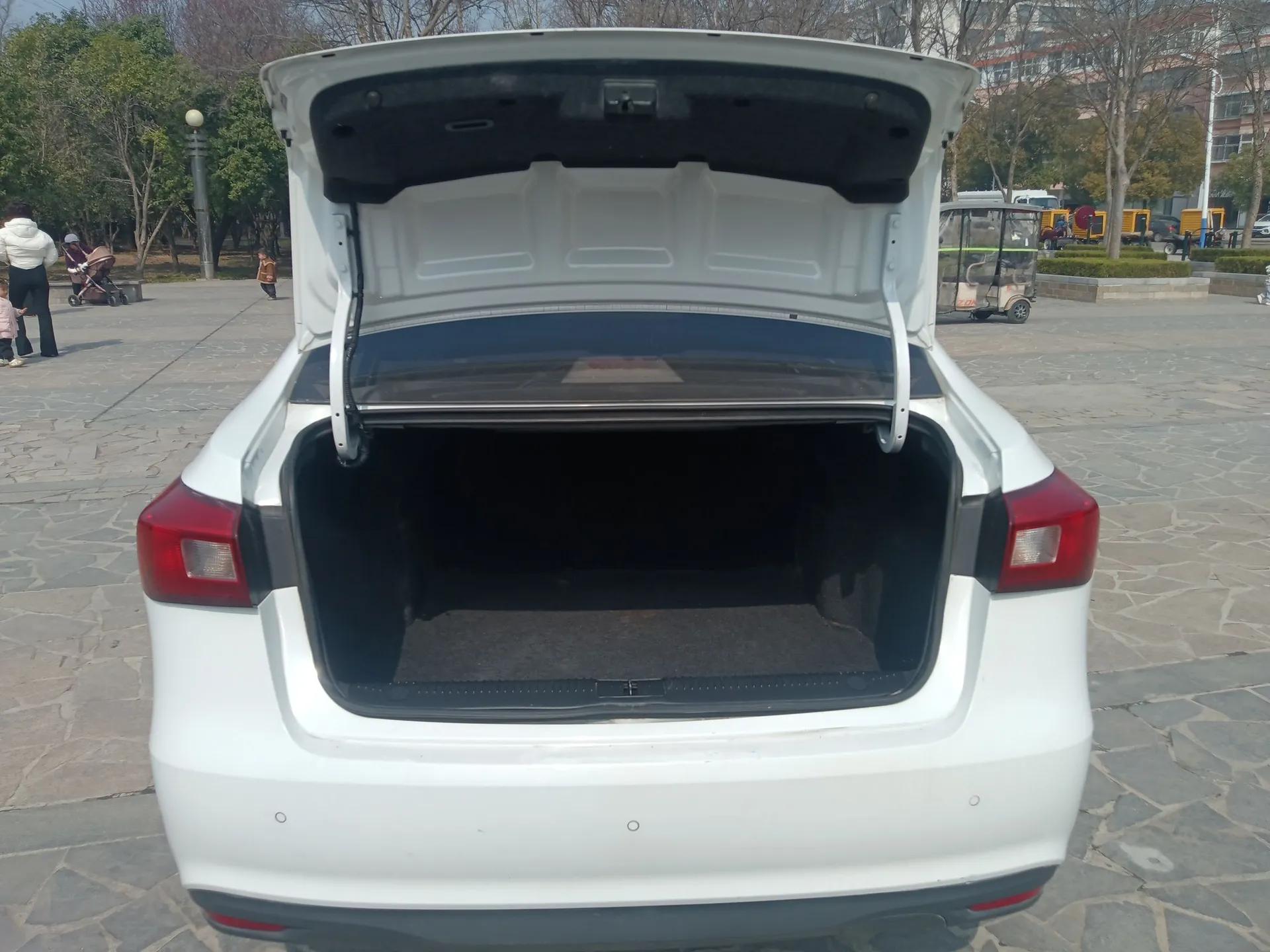 Roewe 360 2015 1.5L Automatic Luxury Edition — миниатюра 22