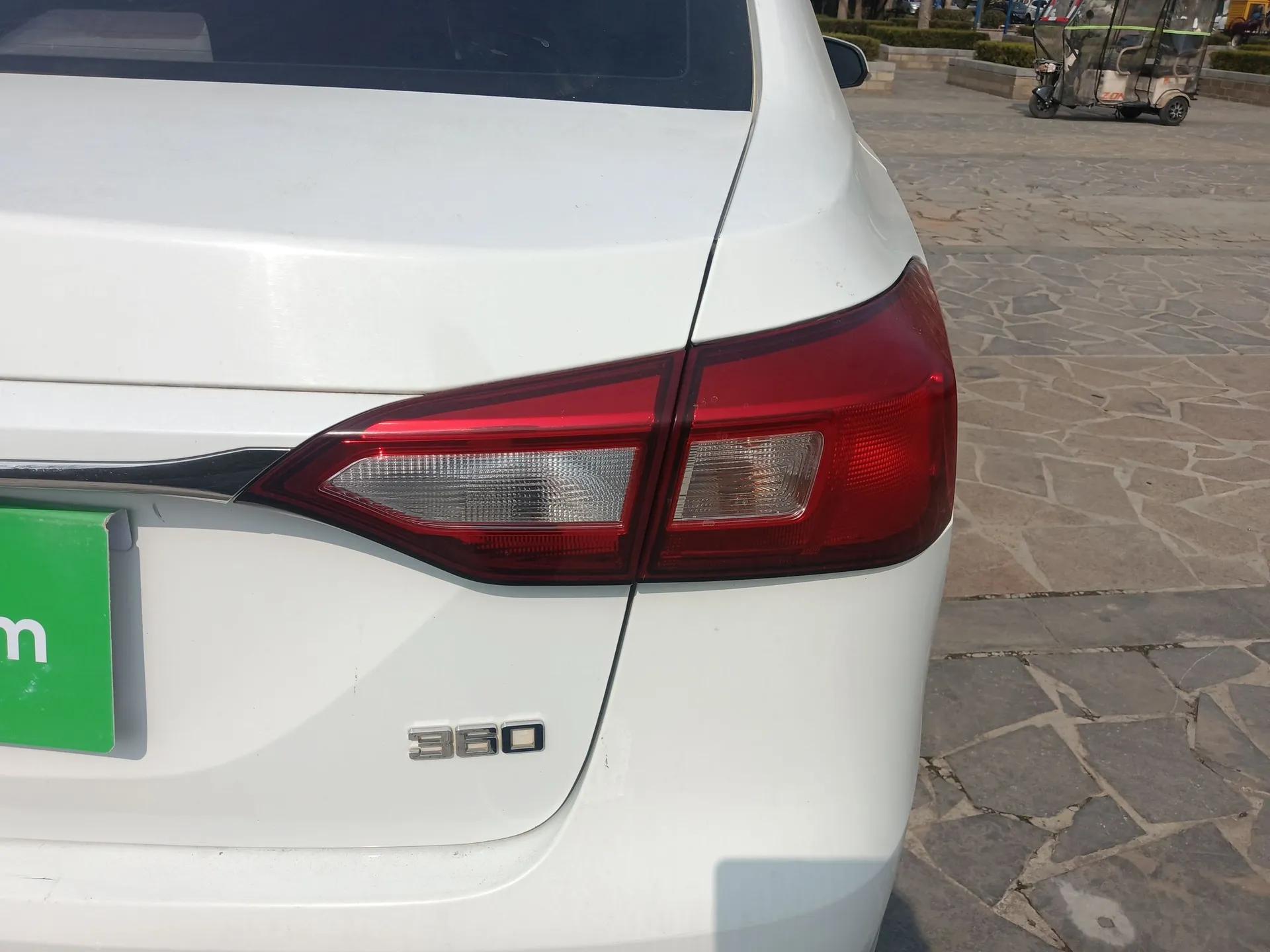 Roewe 360 2015 1.5L Automatic Luxury Edition — миниатюра 7