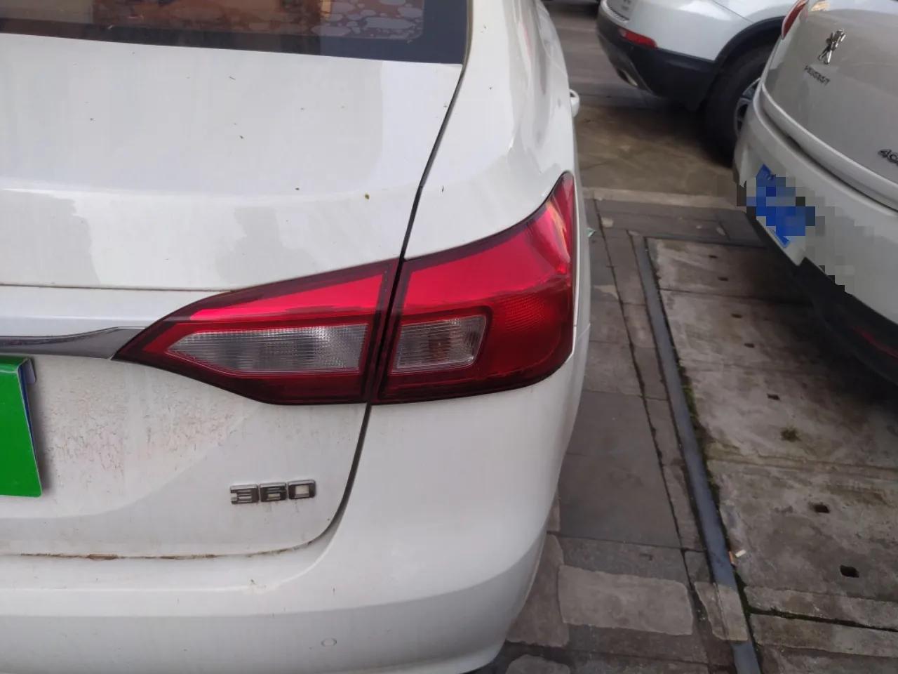 Roewe 360 2015 1.5L Automatic Luxury Edition — миниатюра 7