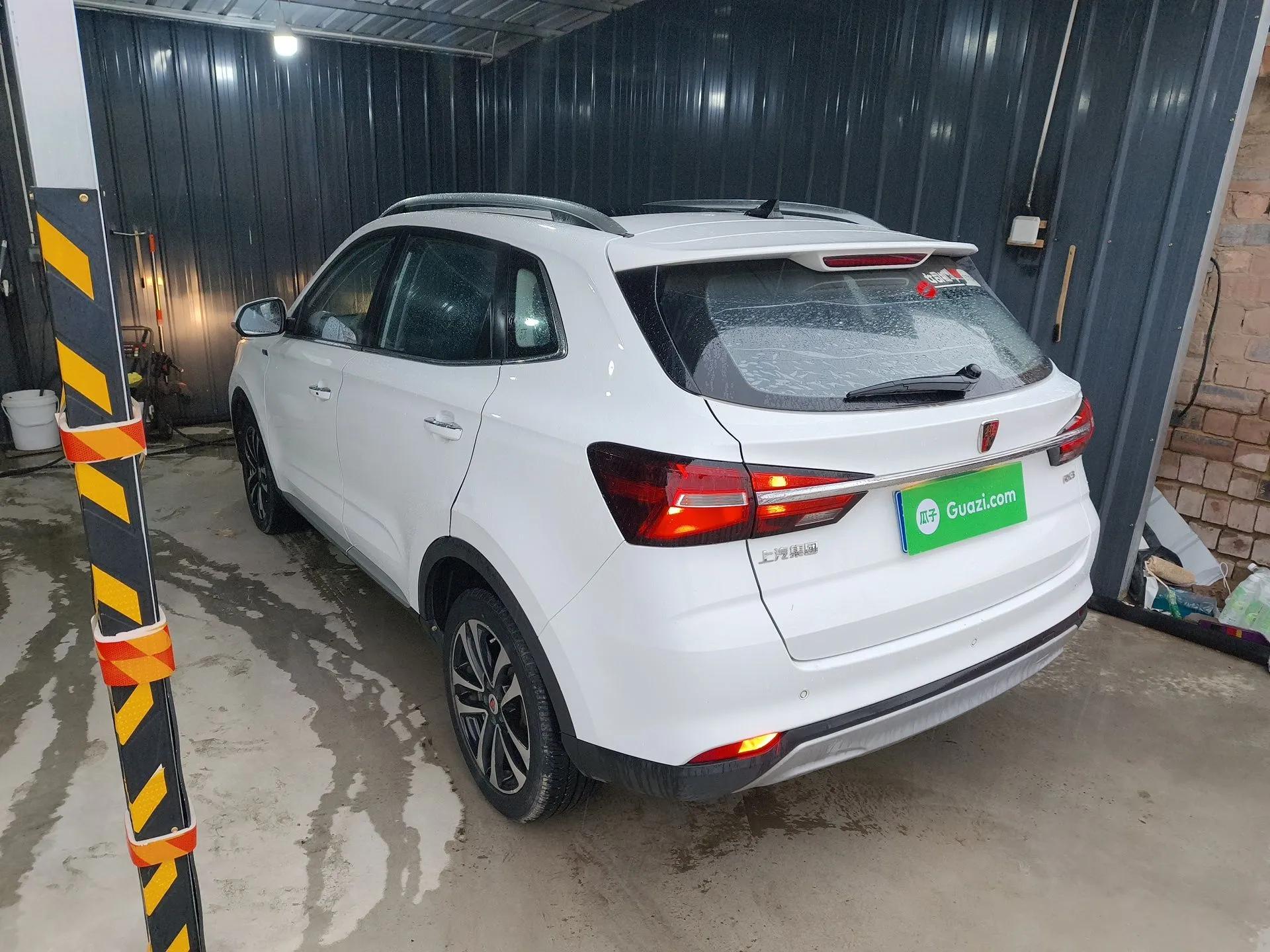 Roewe RX3 2020 1.6L CVT 4G Connected Ultra-Fun Elite Edition — миниатюра 4